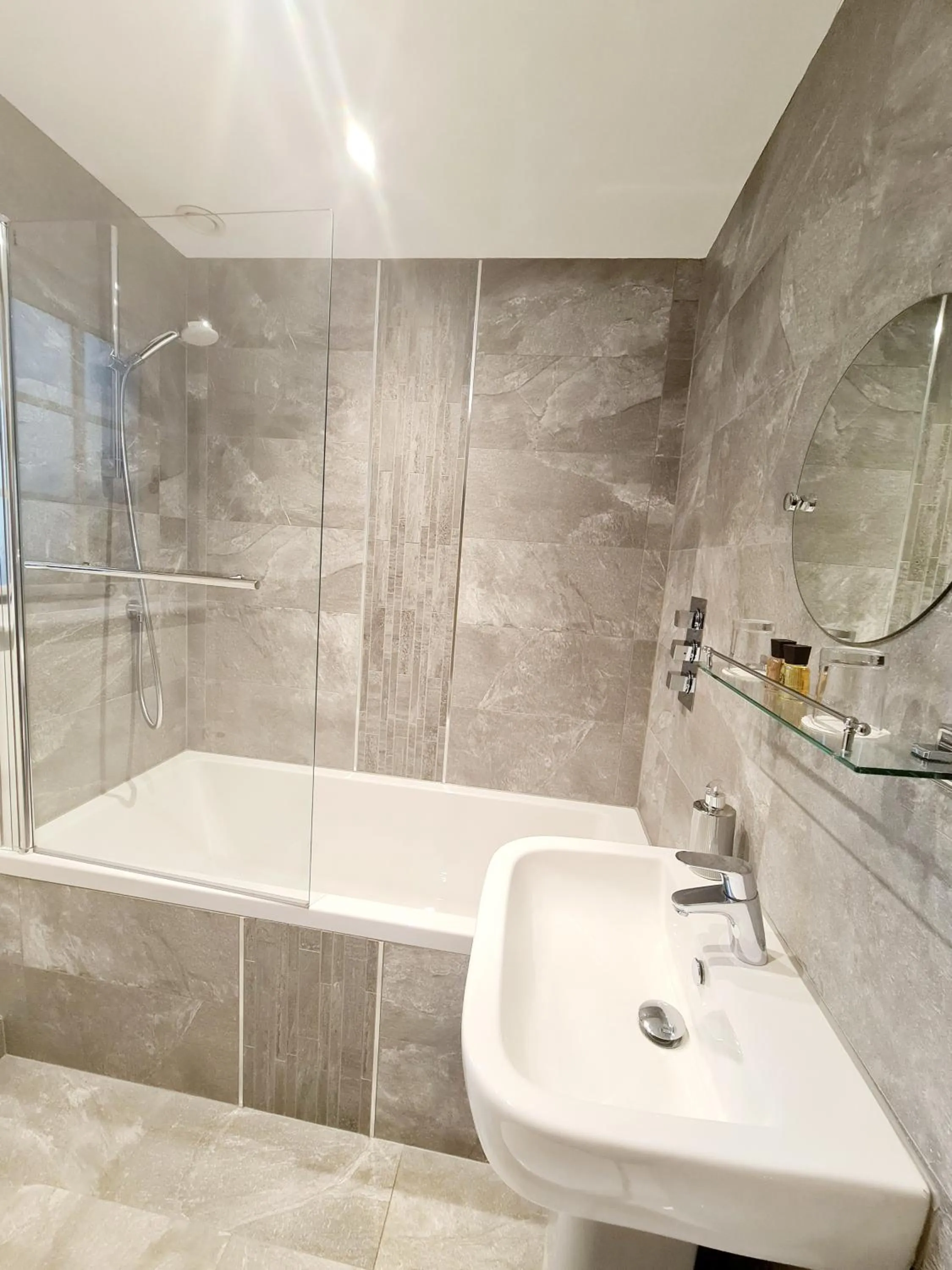 Bathroom in The Harvard Inn