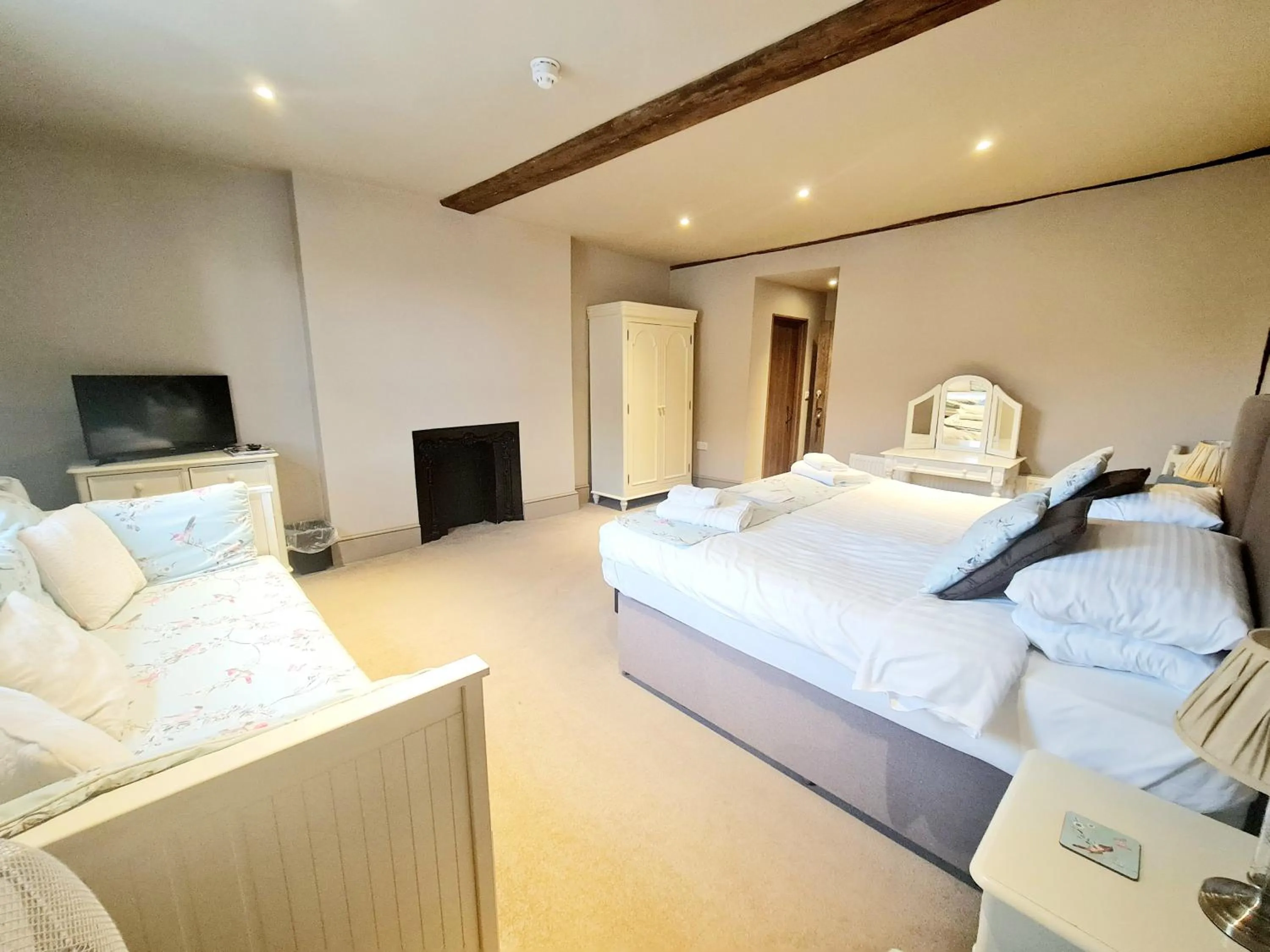 Family, Bed in The Harvard Inn