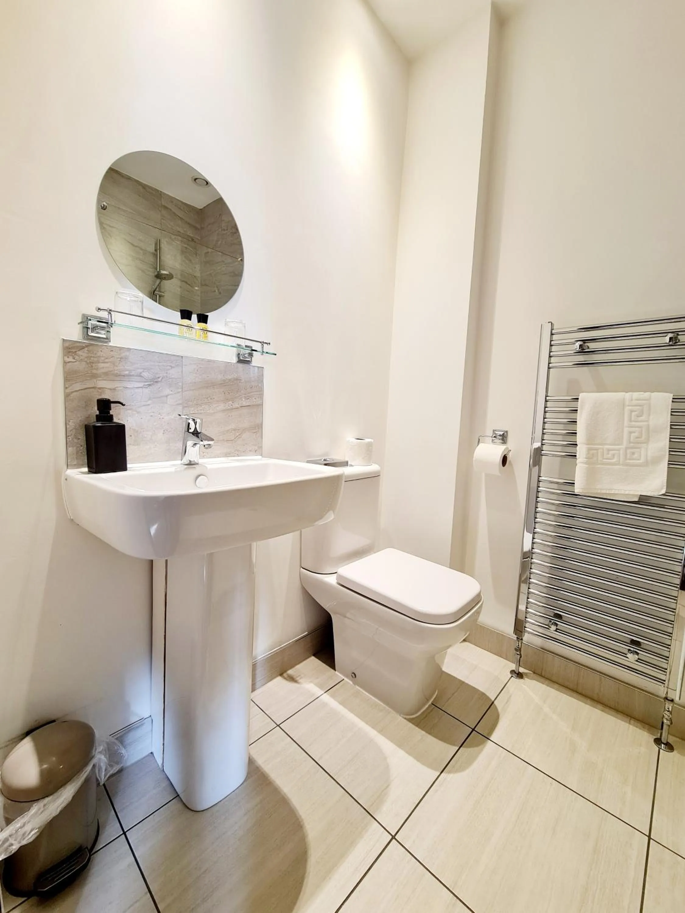 Bathroom in The Harvard Inn