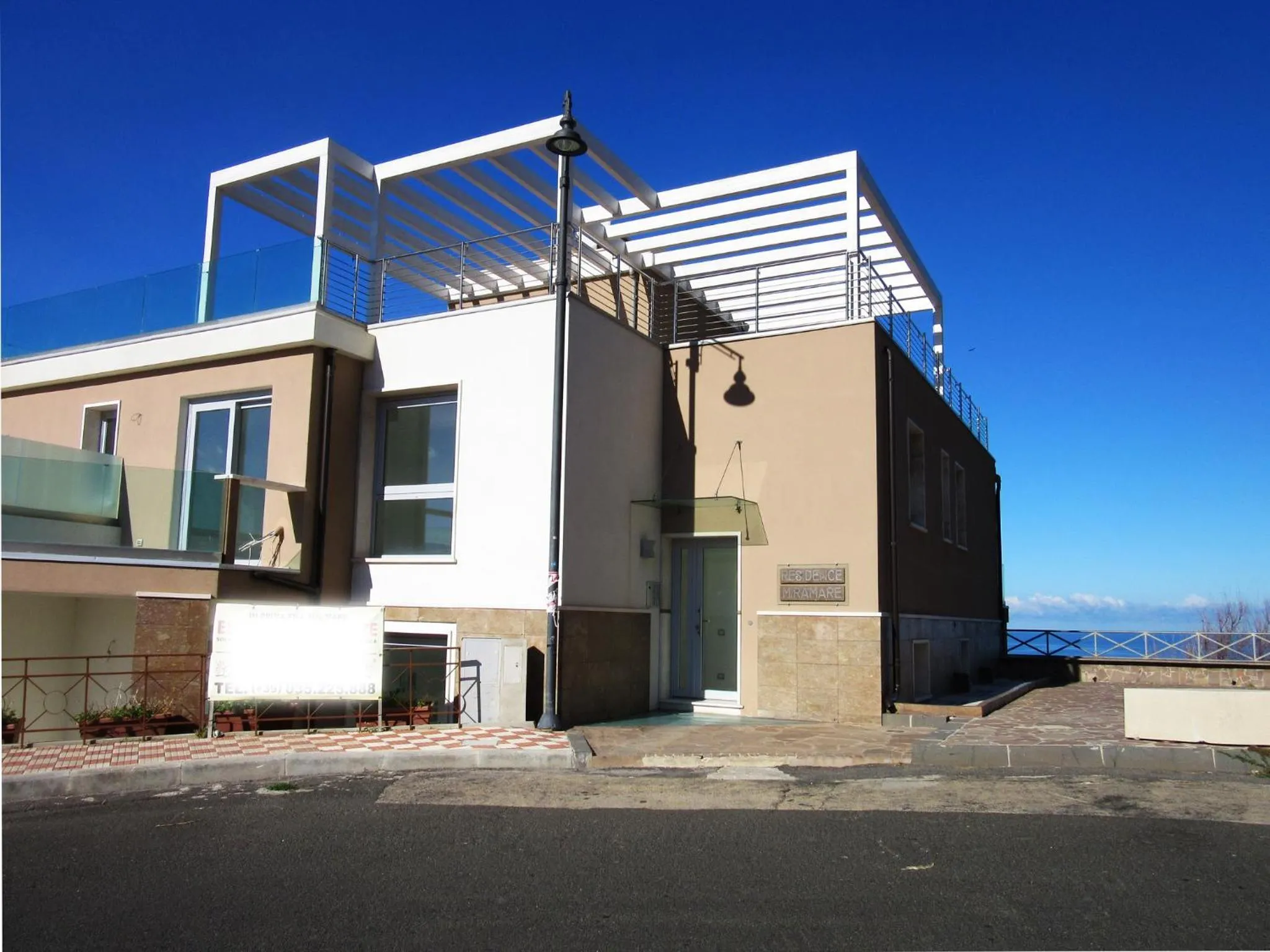 Facade/entrance in Residenza Miramare
