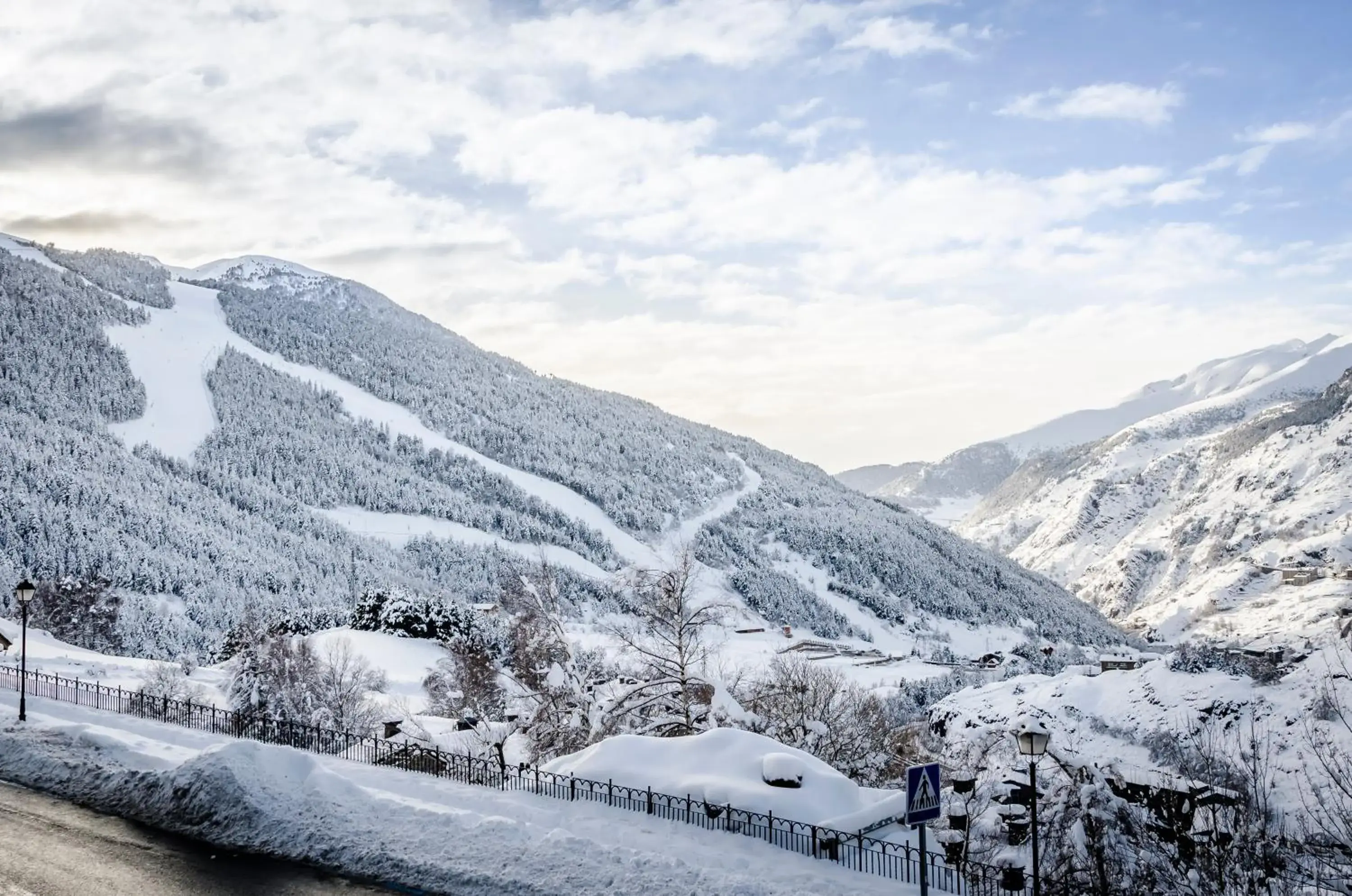 Property building in Apartamentos Prat de les Molleres Property building in Apartamentos Prat de les Molleres