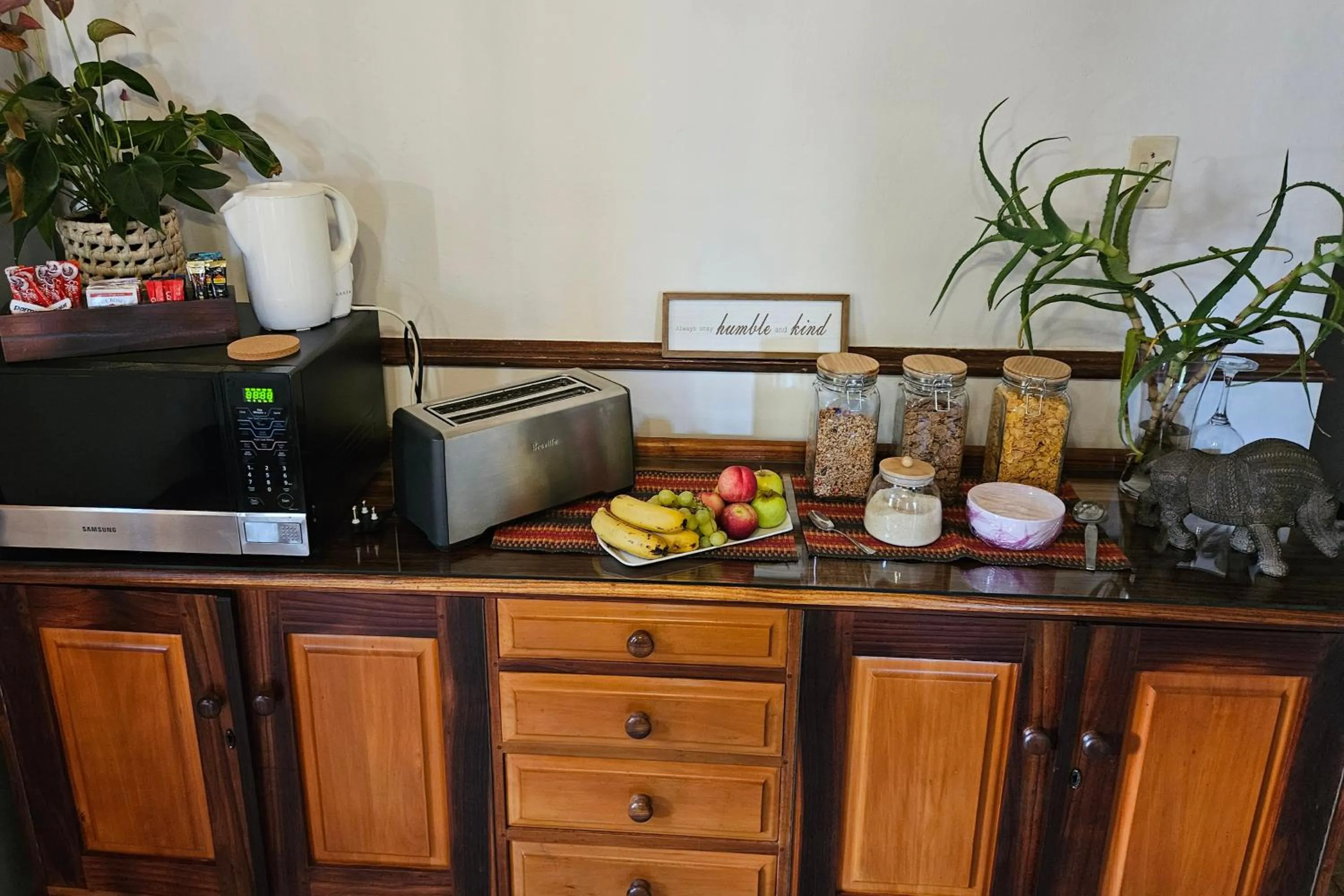 Buffet breakfast in Rawsonville House