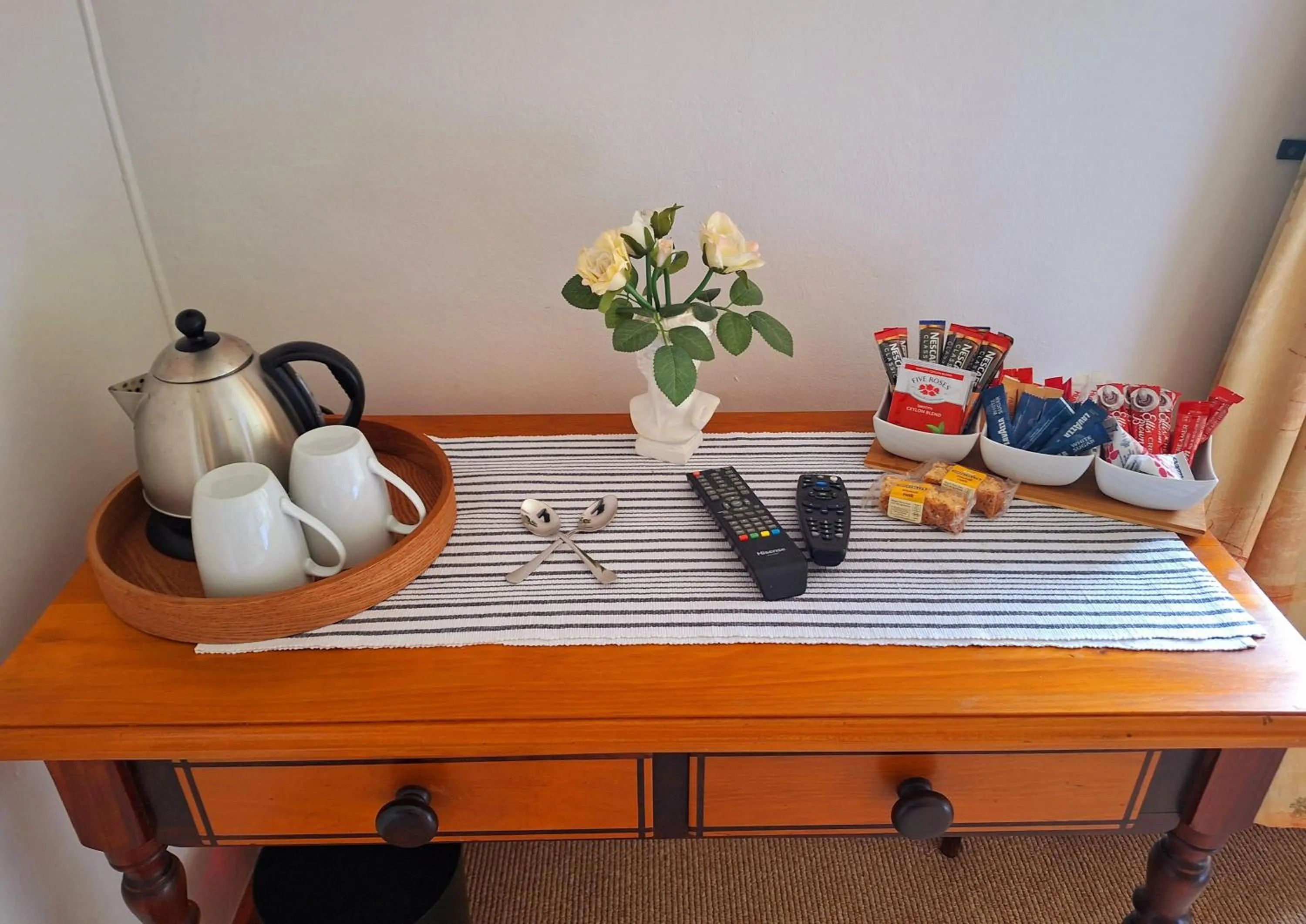 Coffee/tea facilities in Rawsonville House