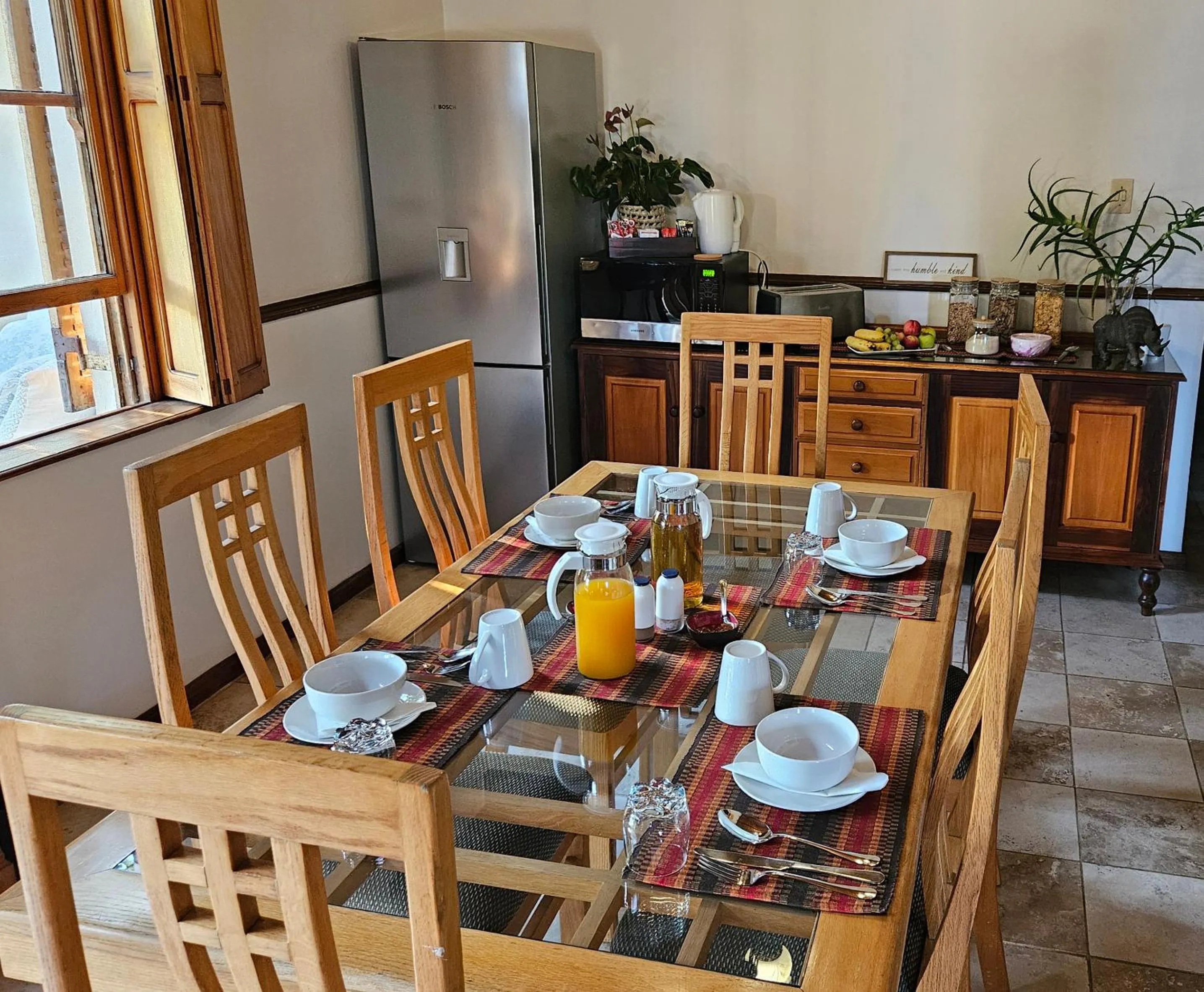 Dining area in Rawsonville House