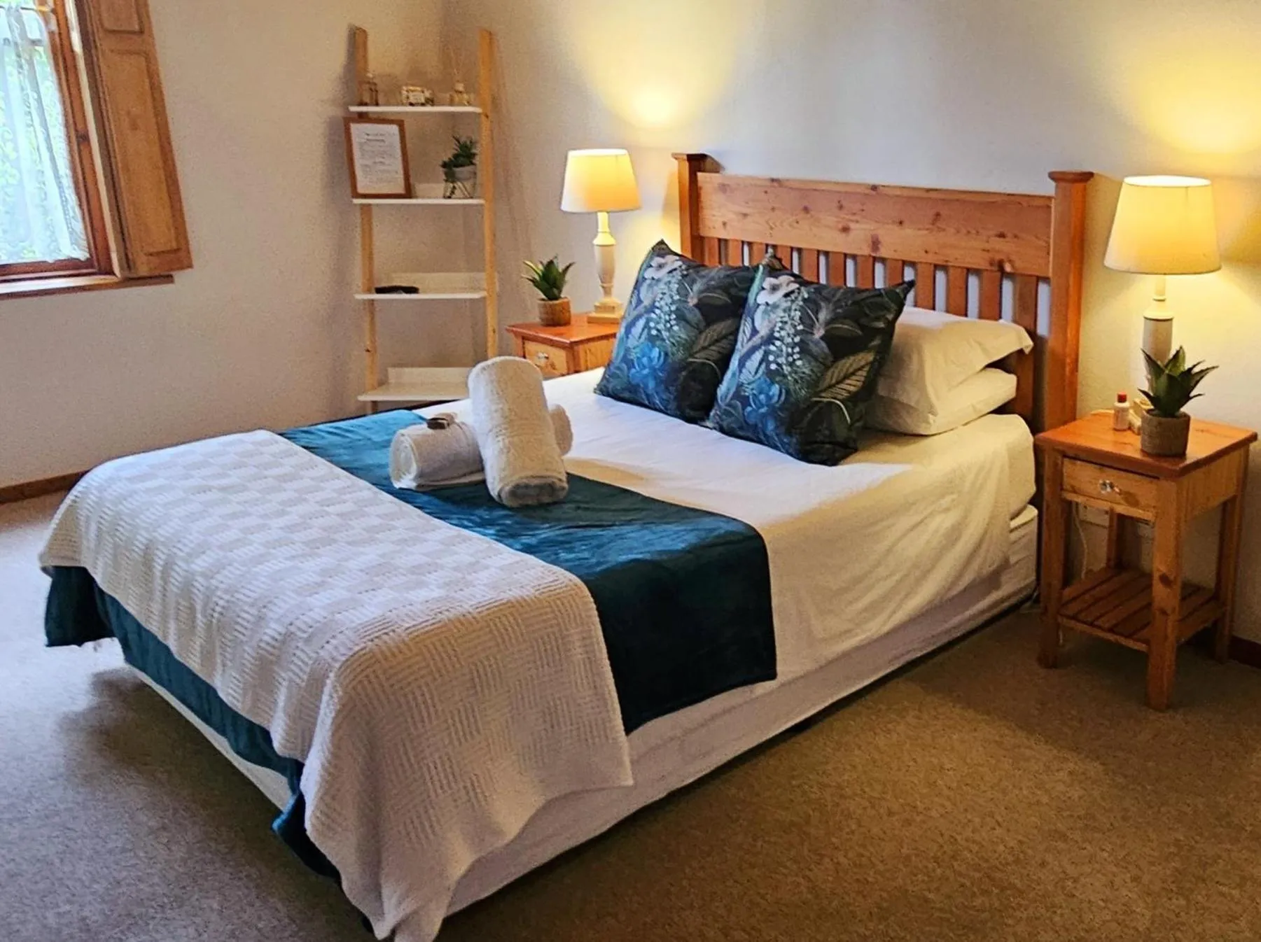 Bedroom, Bed in Rawsonville House