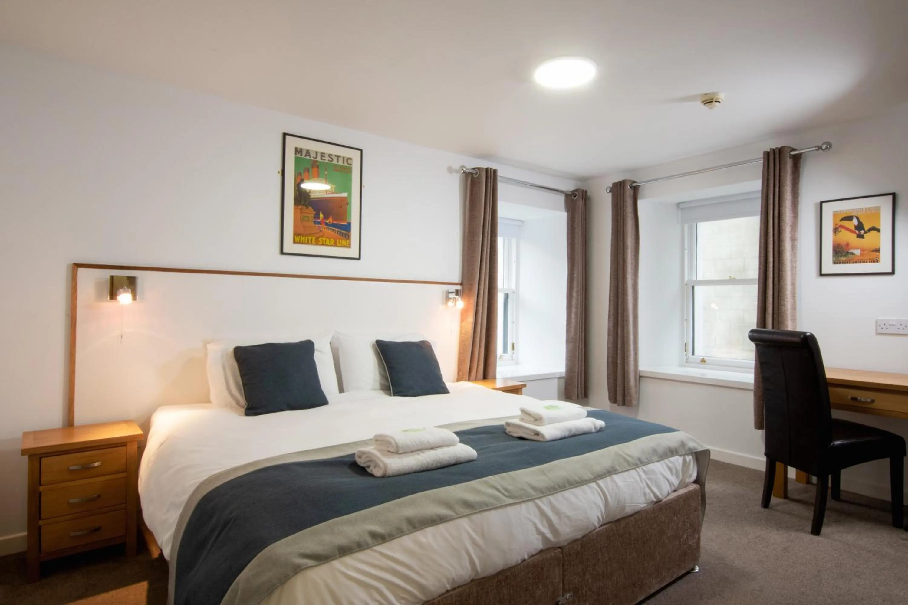 Bedroom, Bed in Ferry Inn