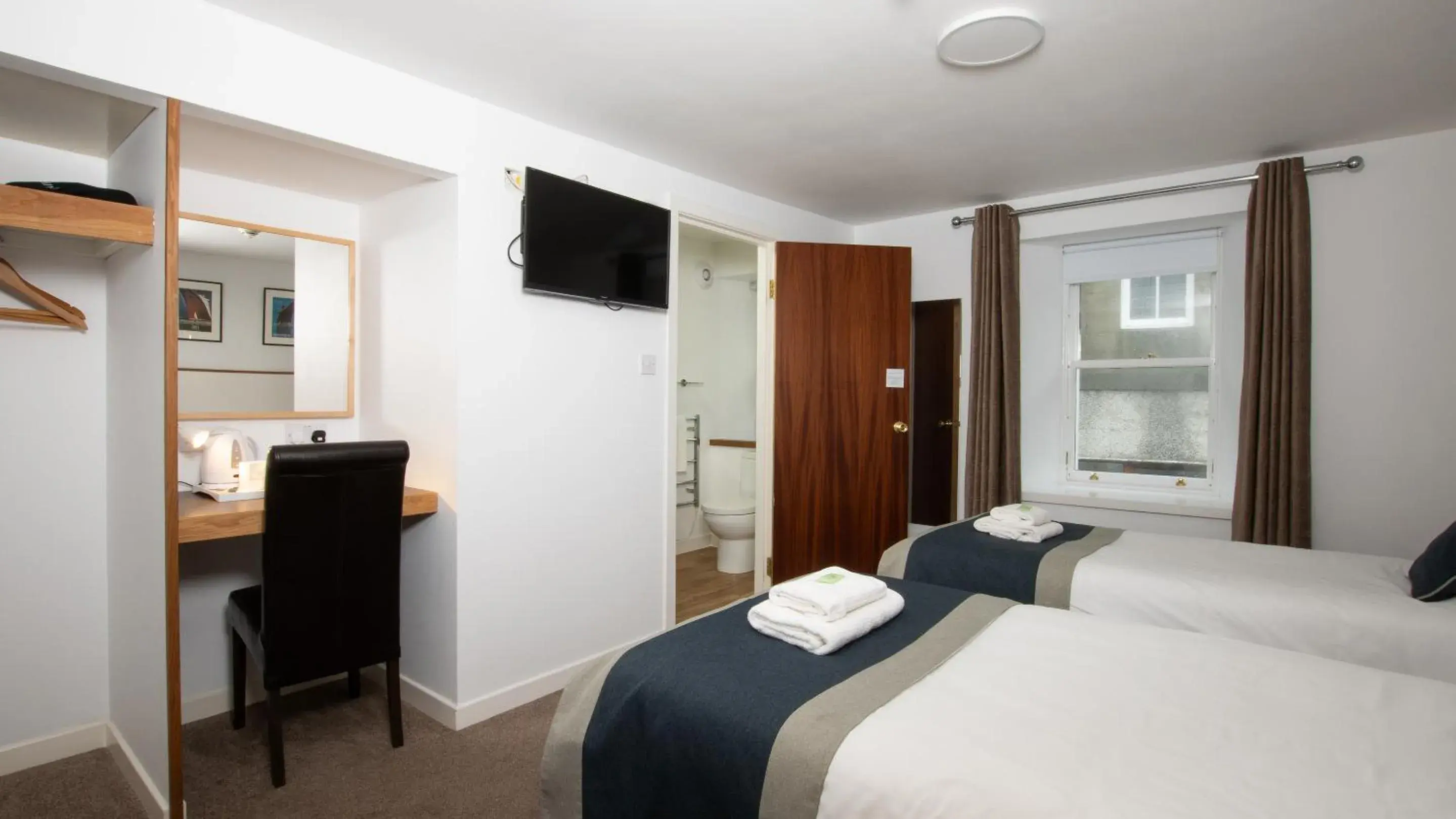 Twin Room in Ferry Inn Twin Room in Ferry Inn