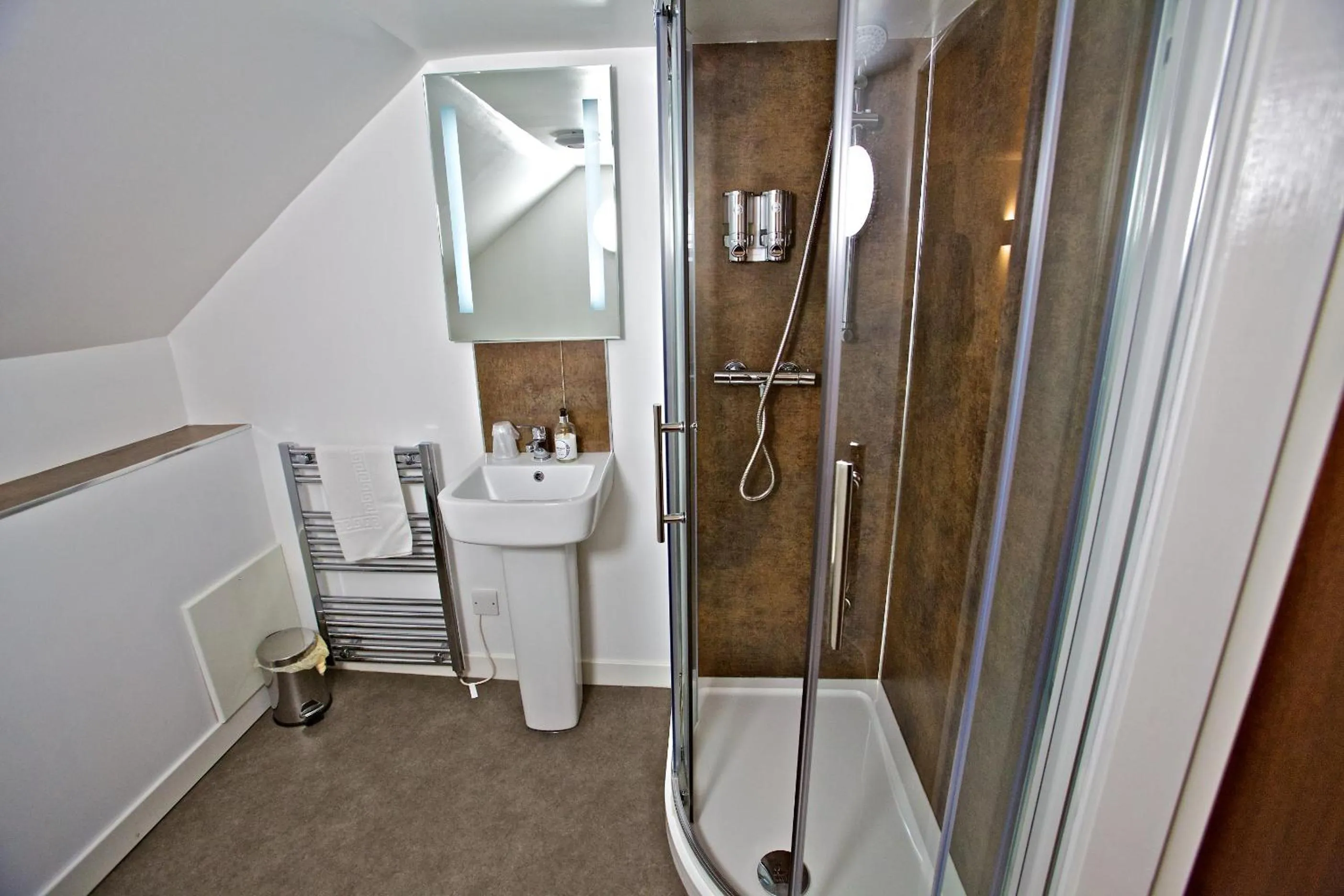 Shower in Ferry Inn