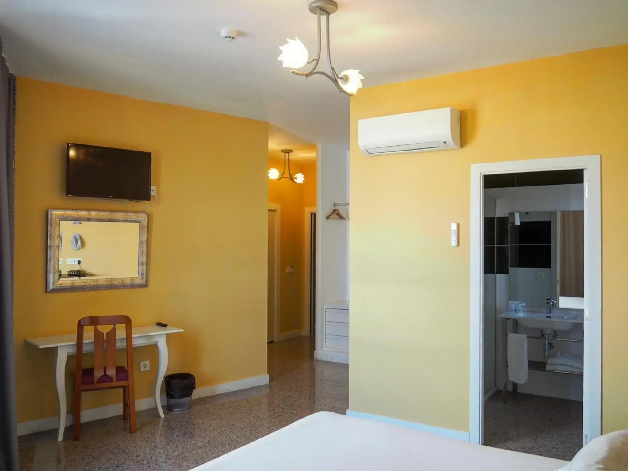 Photo of the whole room, Bed in Hotel Humanes Photo of the whole room, Bed in Hotel Humanes