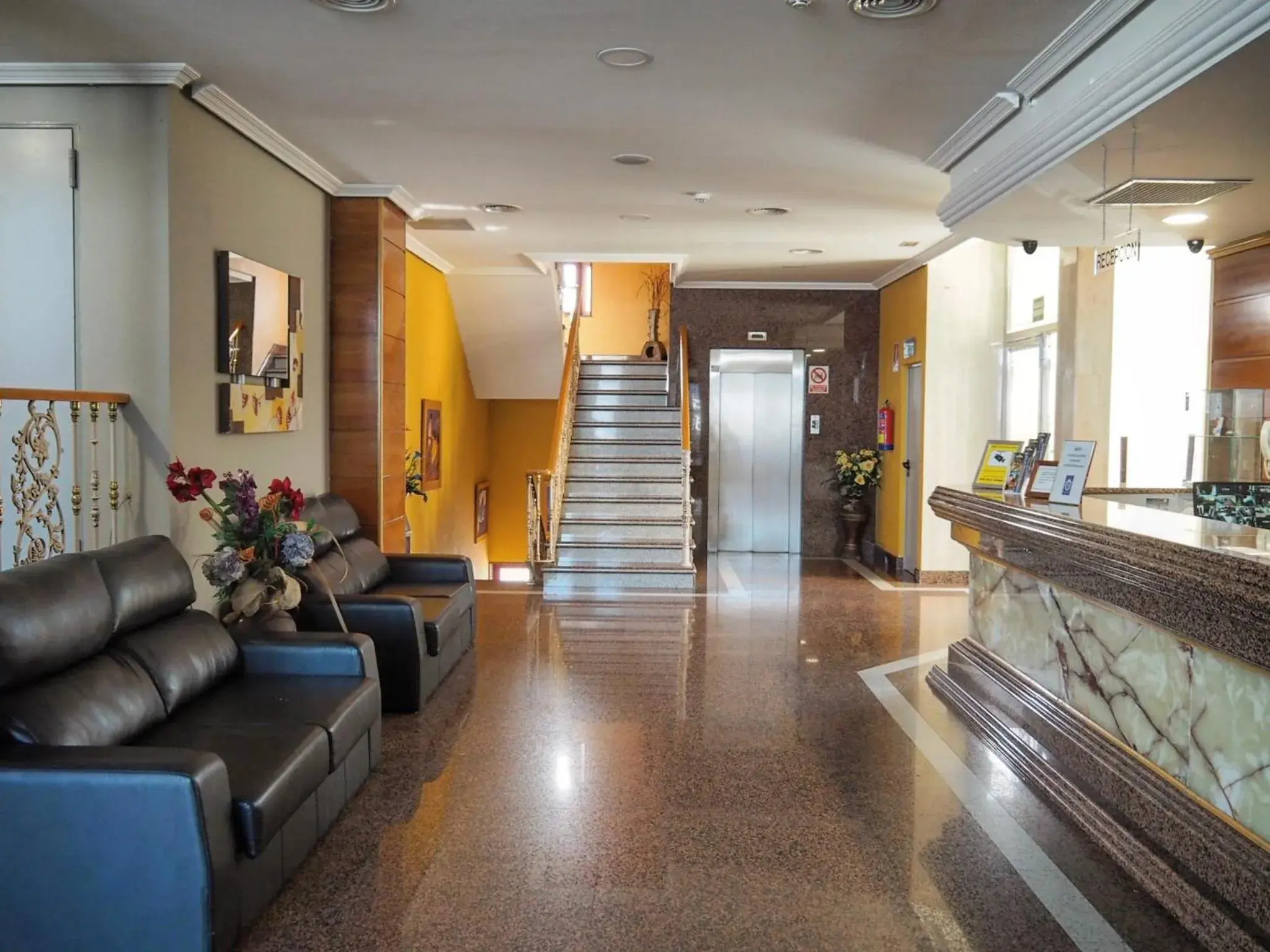 Lobby or reception in Hotel Humanes Lobby or reception in Hotel Humanes