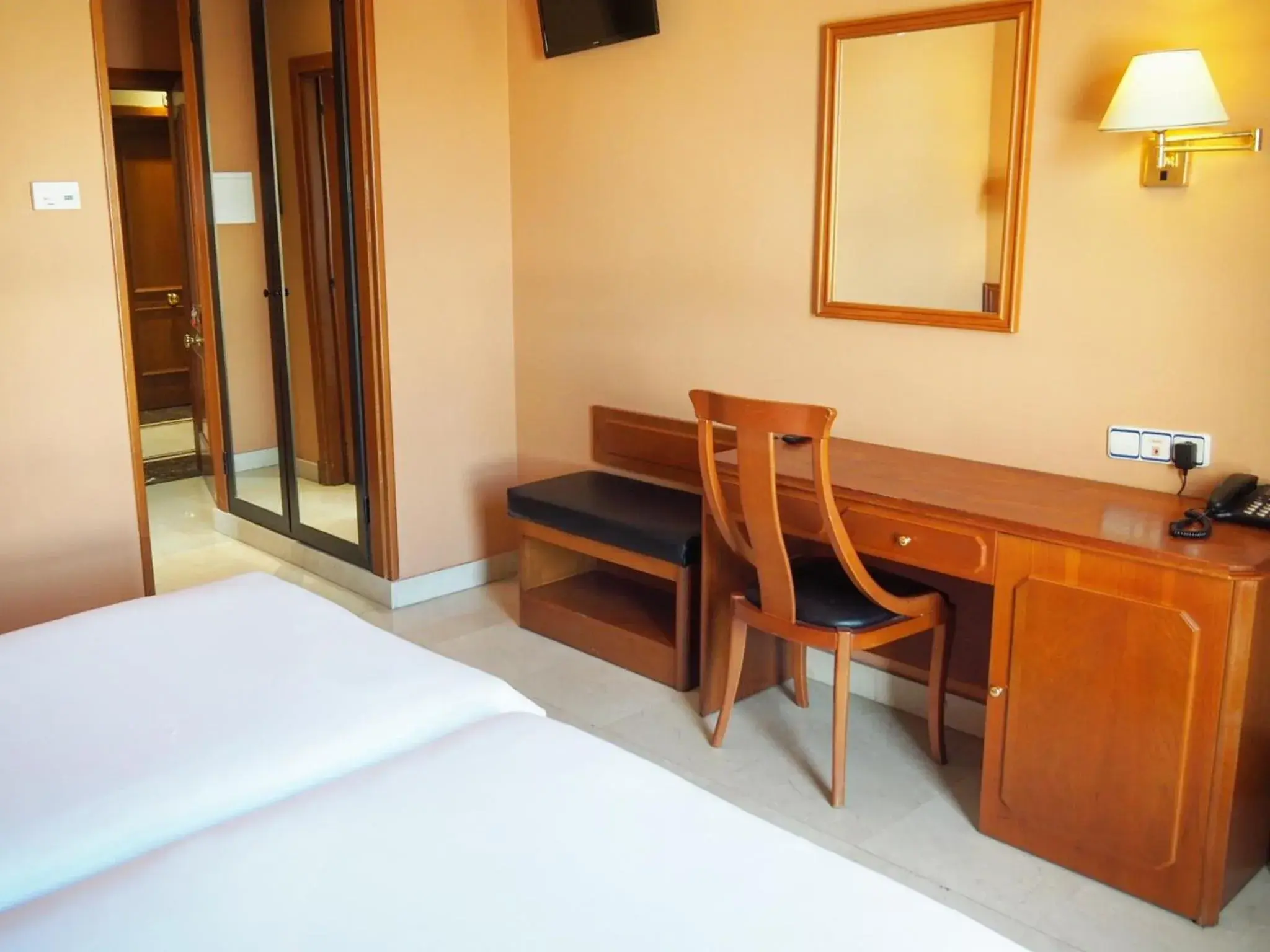 Photo of the whole room, Bed in Hotel Humanes Photo of the whole room, Bed in Hotel Humanes