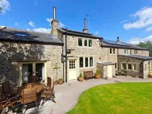 Property building in Throstle Nest Farm