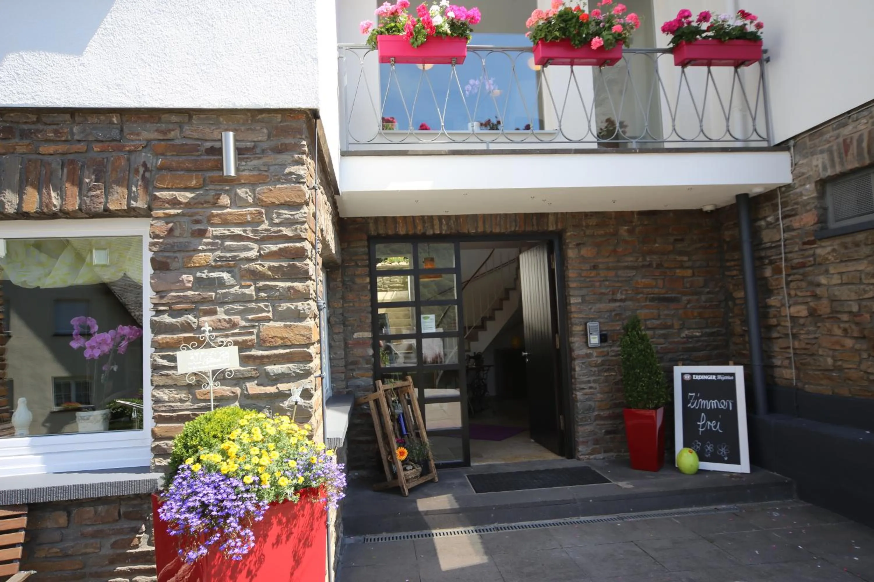 Facade/entrance in Hotel Vintage Am Bundesbank-Bunker