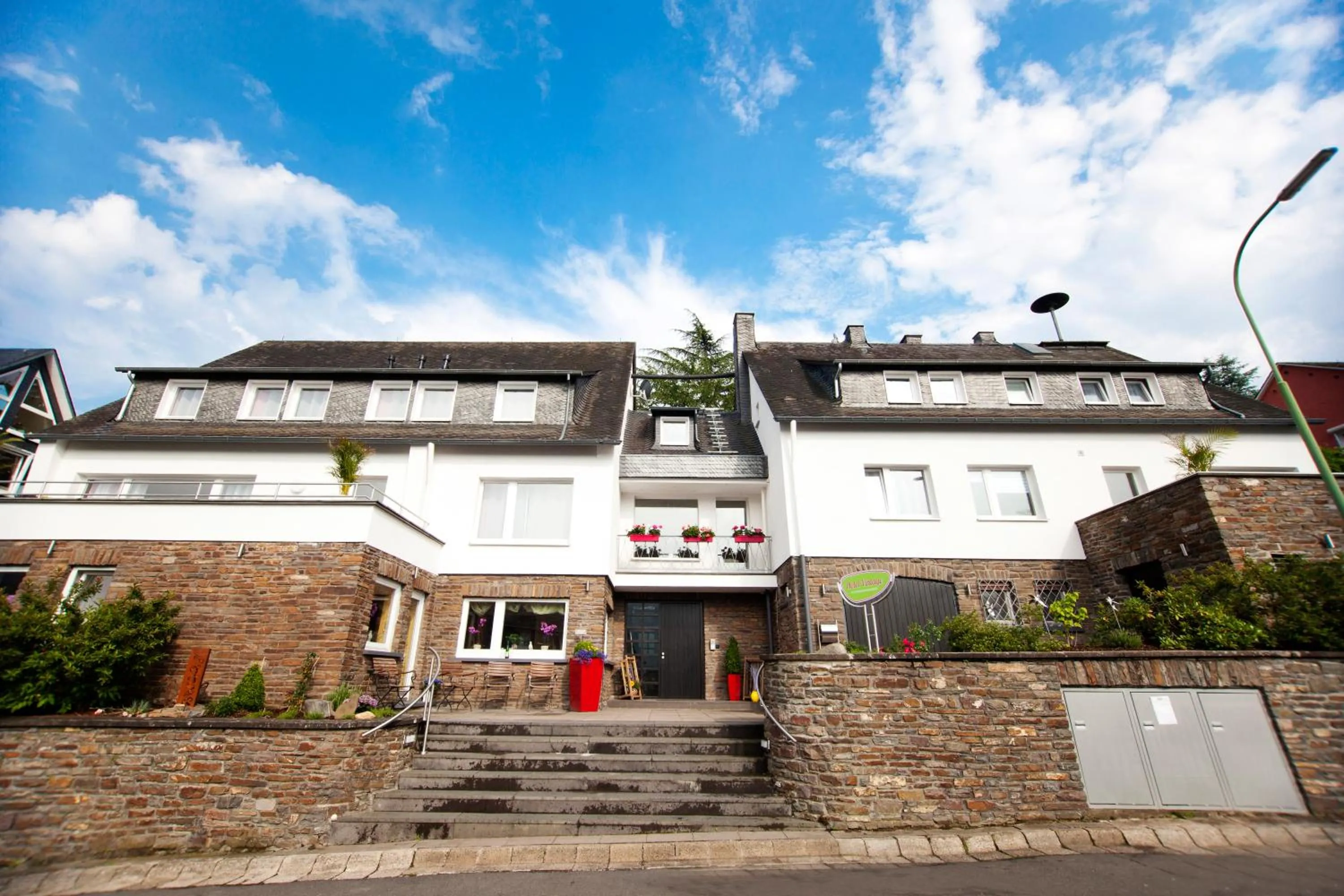 Facade/entrance in Hotel Vintage Am Bundesbank-Bunker