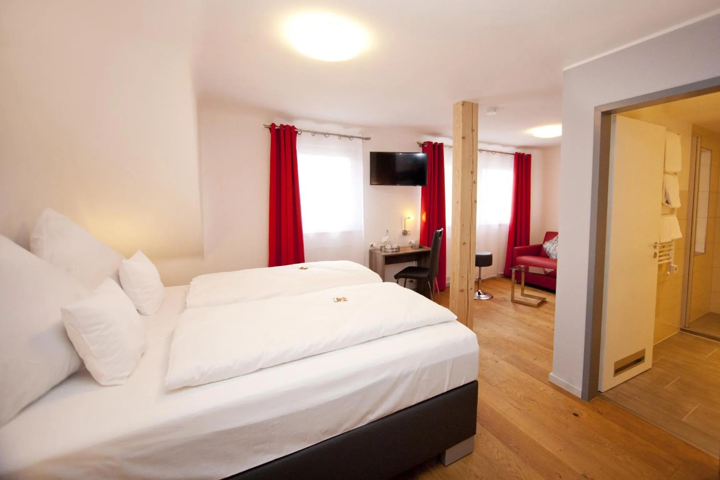 Photo of the whole room, Bed in Hotel Vintage Am Bundesbank-Bunker