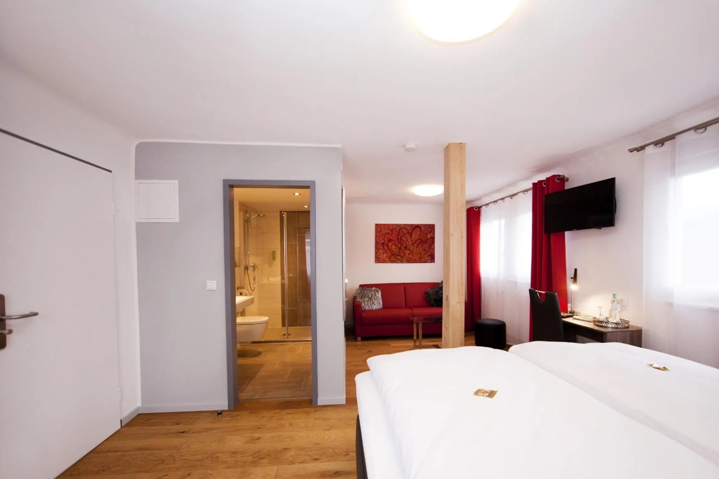 Photo of the whole room, Bed in Hotel Vintage Am Bundesbank-Bunker