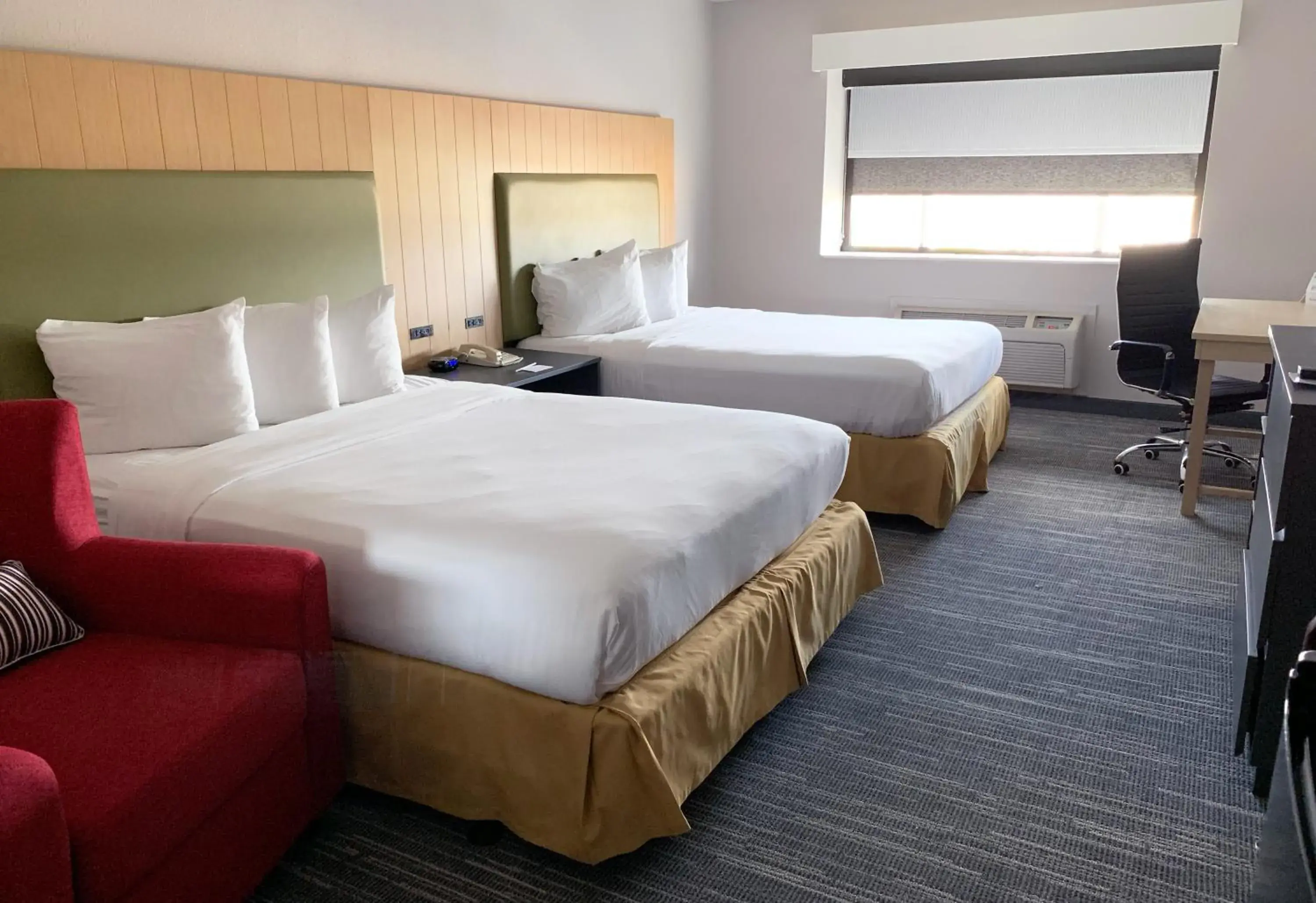 Bed in Country Inn & Suites by Radisson, Fort Worth West l-30 NAS JRB Bed in Country Inn & Suites by Radisson, Fort Worth West l-30 NAS JRB