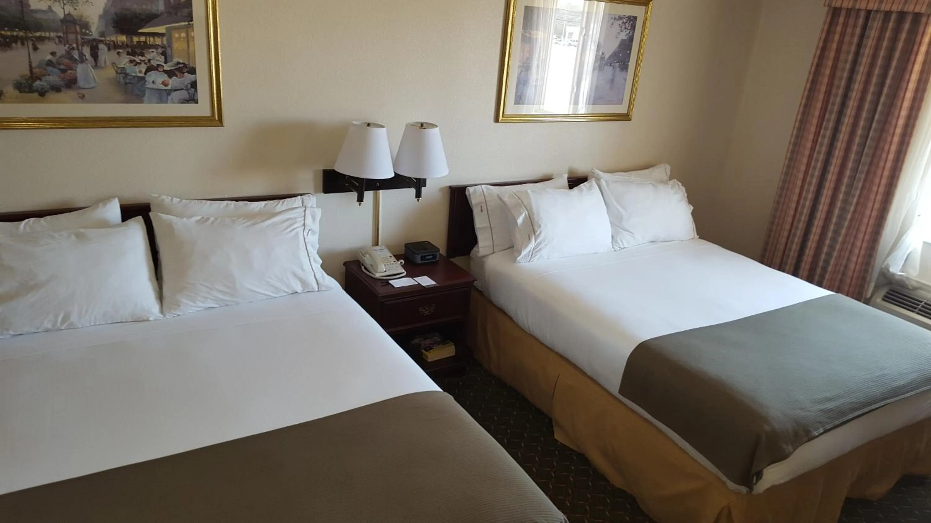 Bed in Country Inn & Suites by Radisson, Fort Worth West l-30 NAS JRB