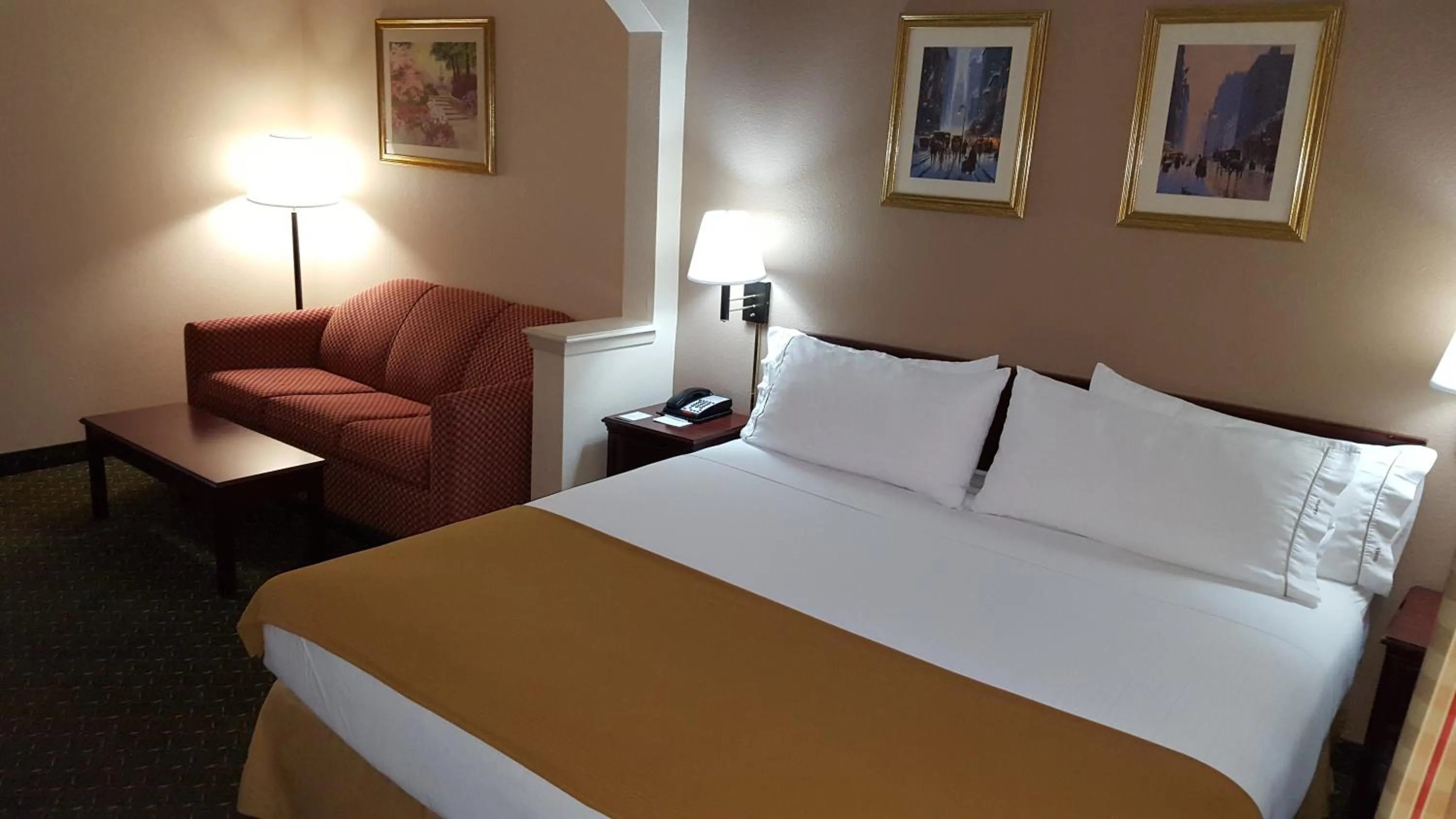 Bed in Country Inn & Suites by Radisson, Fort Worth West l-30 NAS JRB