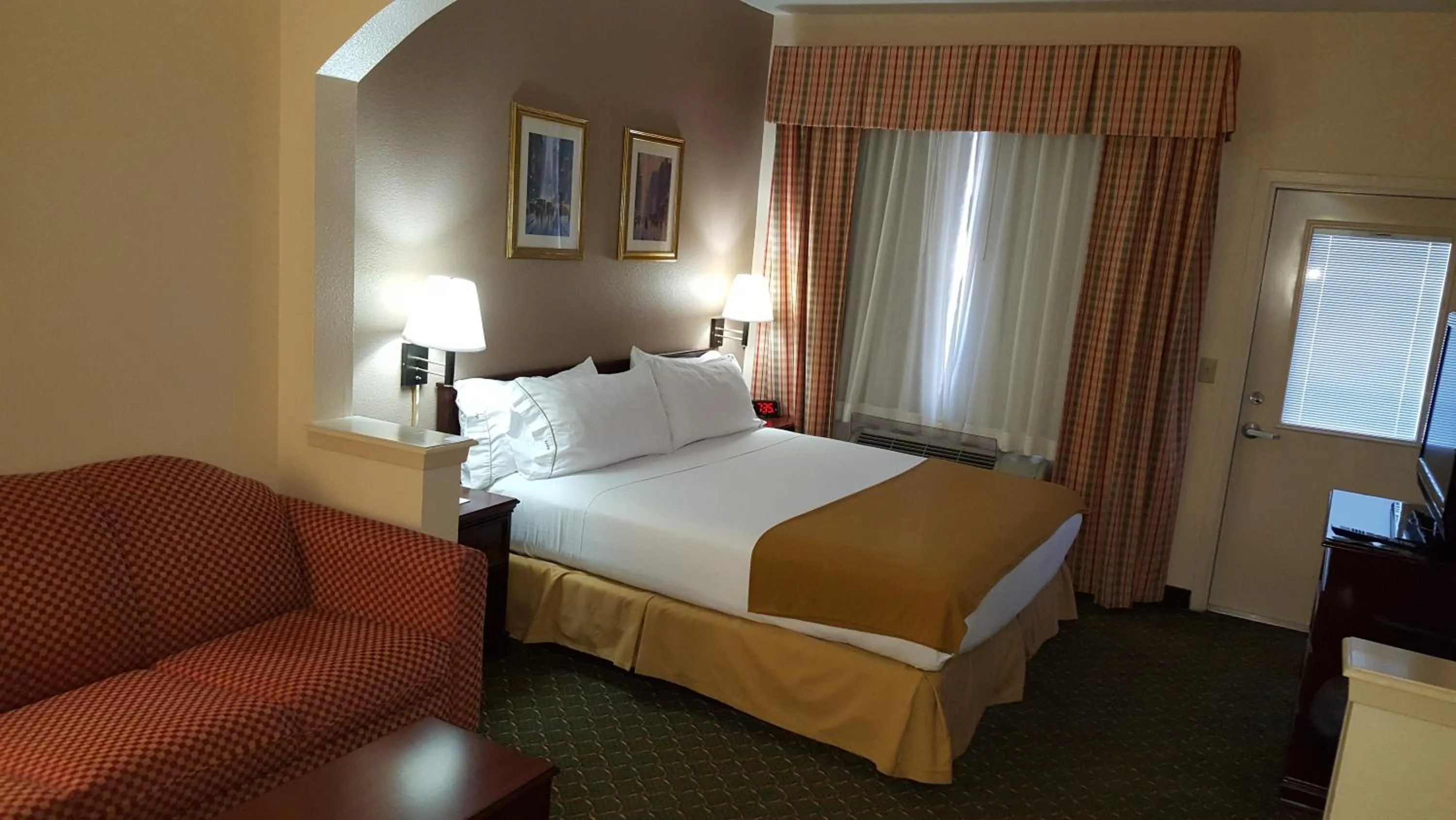 Bed in Country Inn & Suites by Radisson, Fort Worth West l-30 NAS JRB