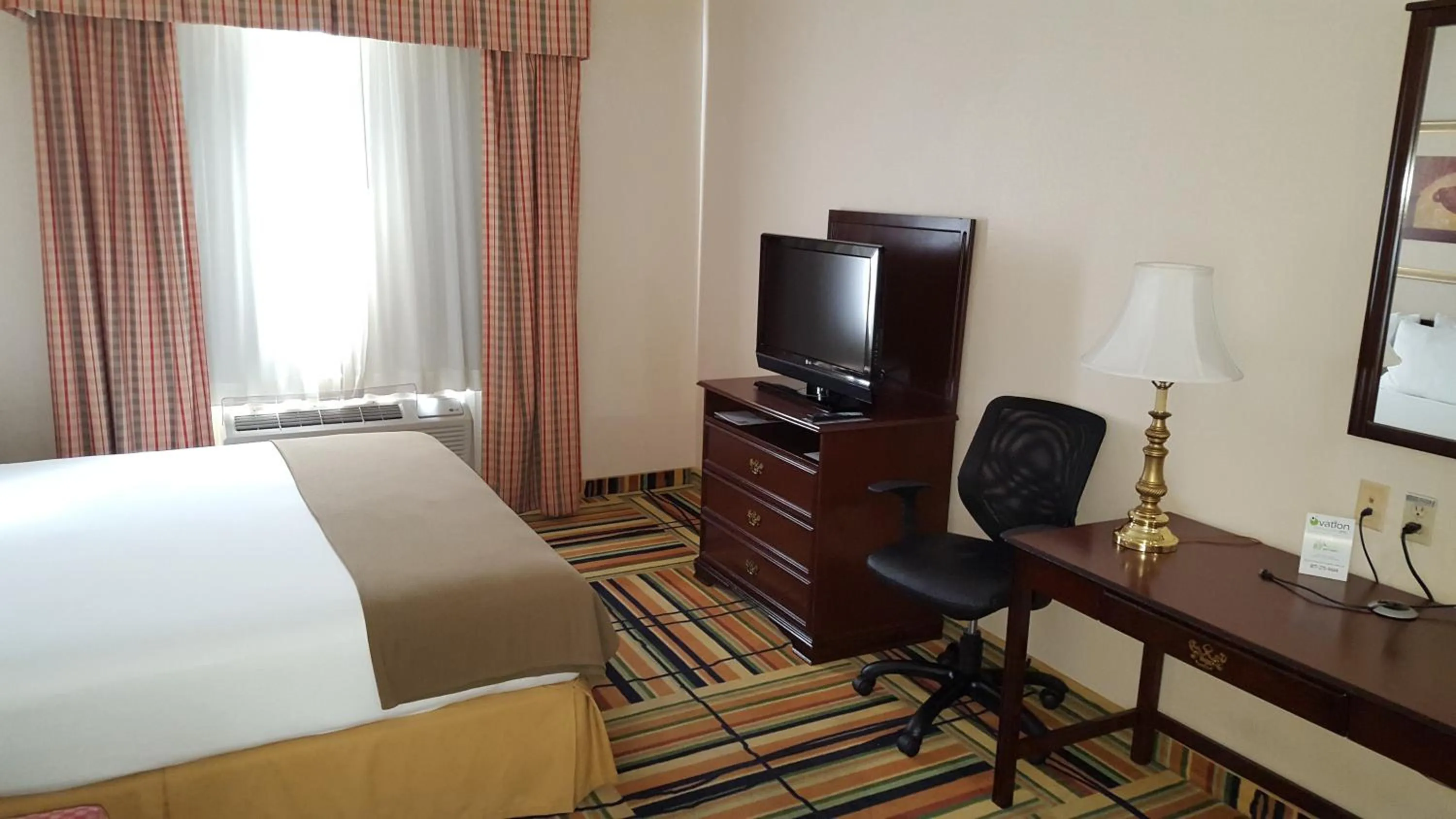 Bed in Country Inn & Suites by Radisson, Fort Worth West l-30 NAS JRB