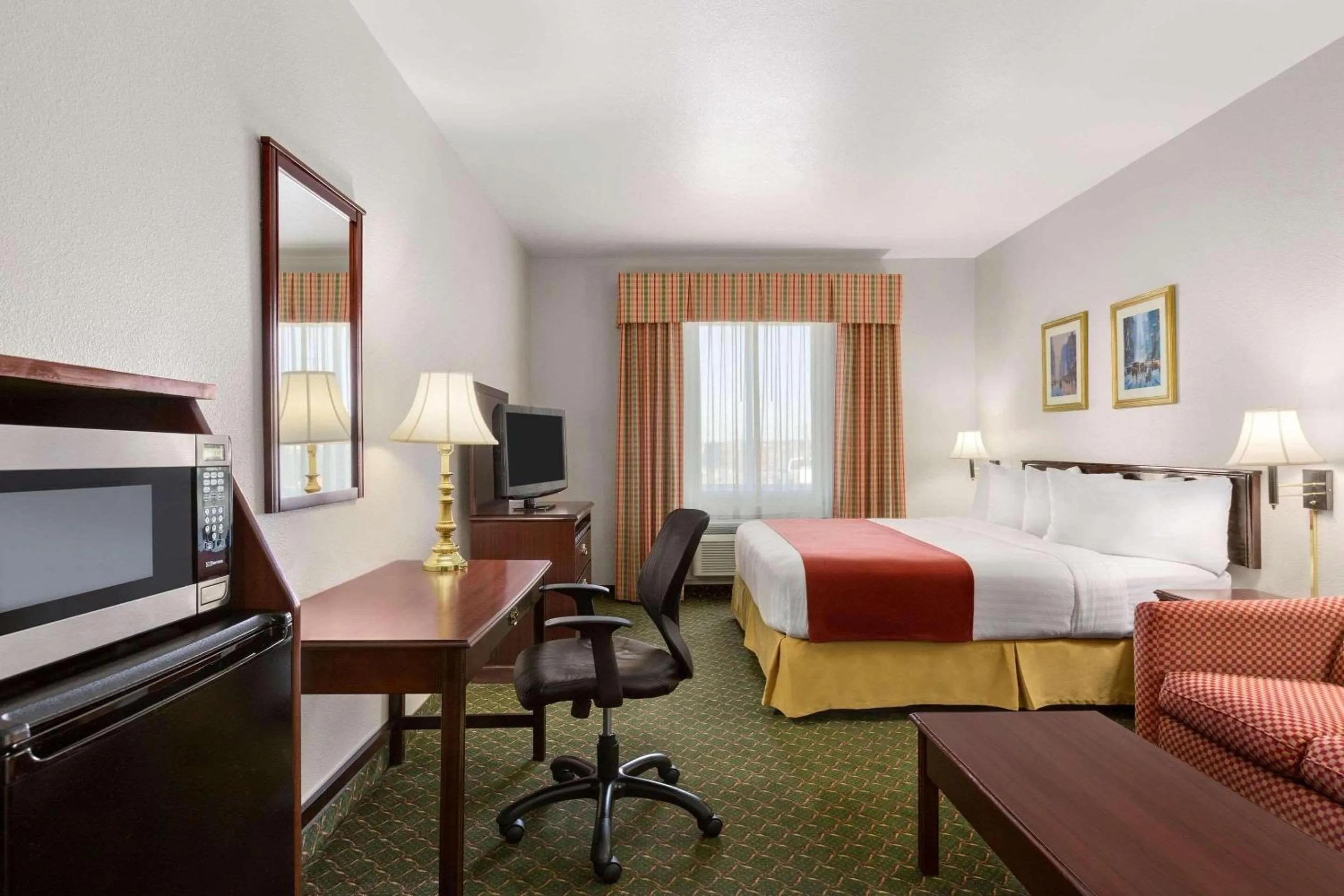 Bed in Country Inn & Suites by Radisson, Fort Worth West l-30 NAS JRB