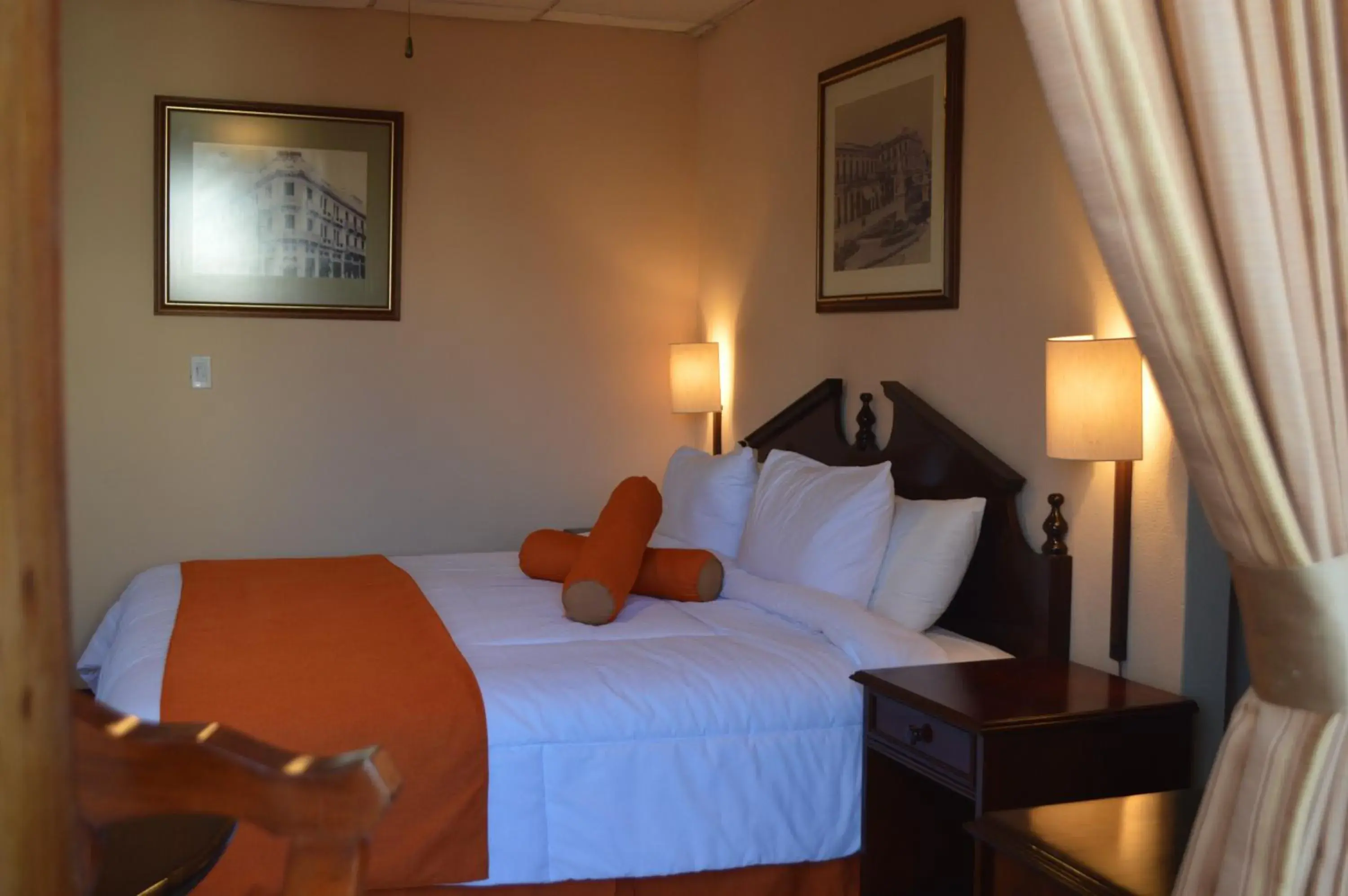 Queen Room with Balcony - single occupancy in Hotel Royal Palace Queen Room with Balcony - single occupancy in Hotel Royal Palace