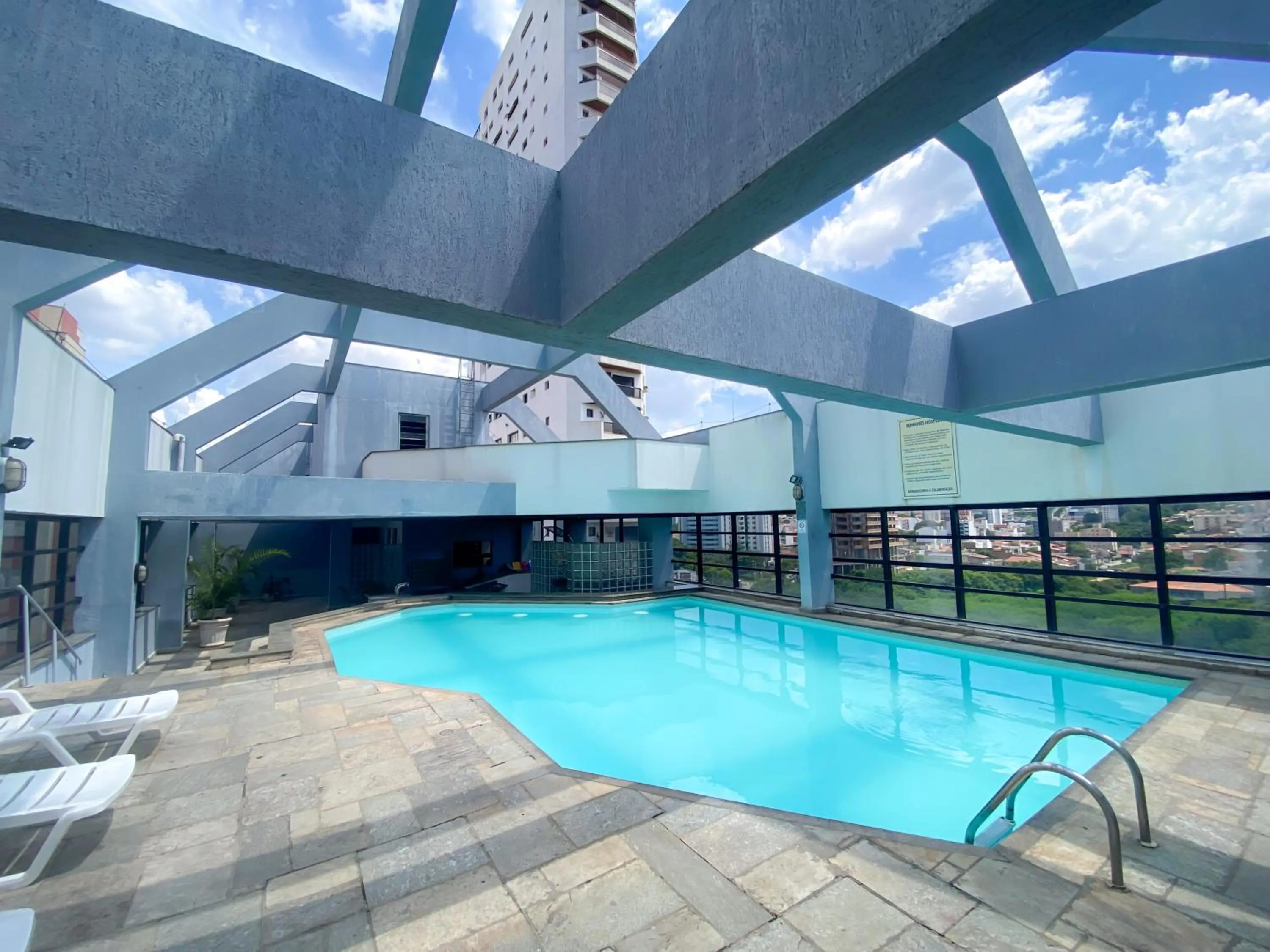 Swimming pool in Hotel Dan Inn Sorocaba by Nacional Inn