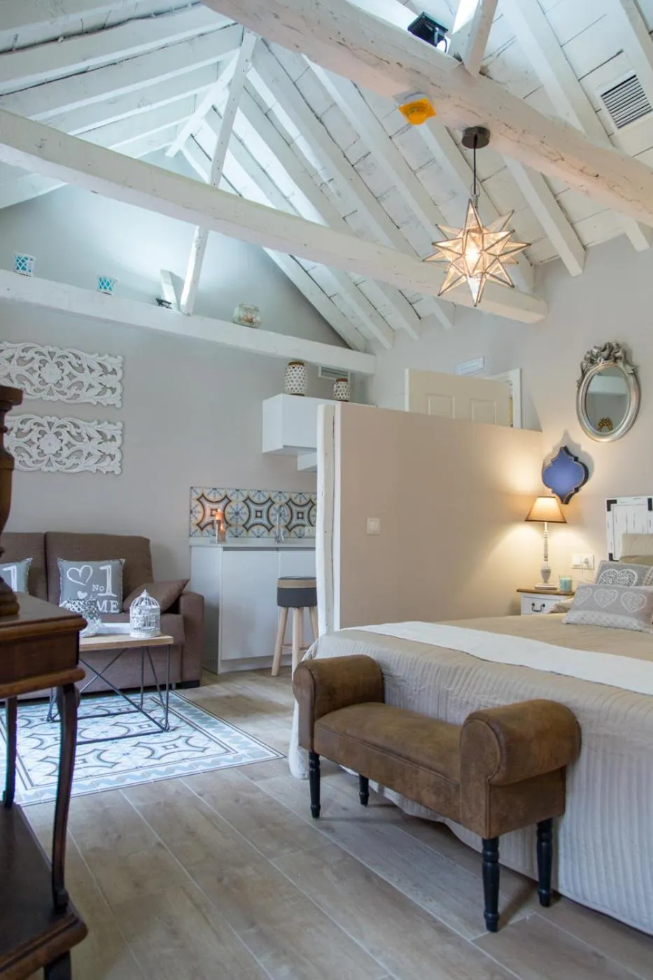 Photo of the whole room in Palacio Almagra