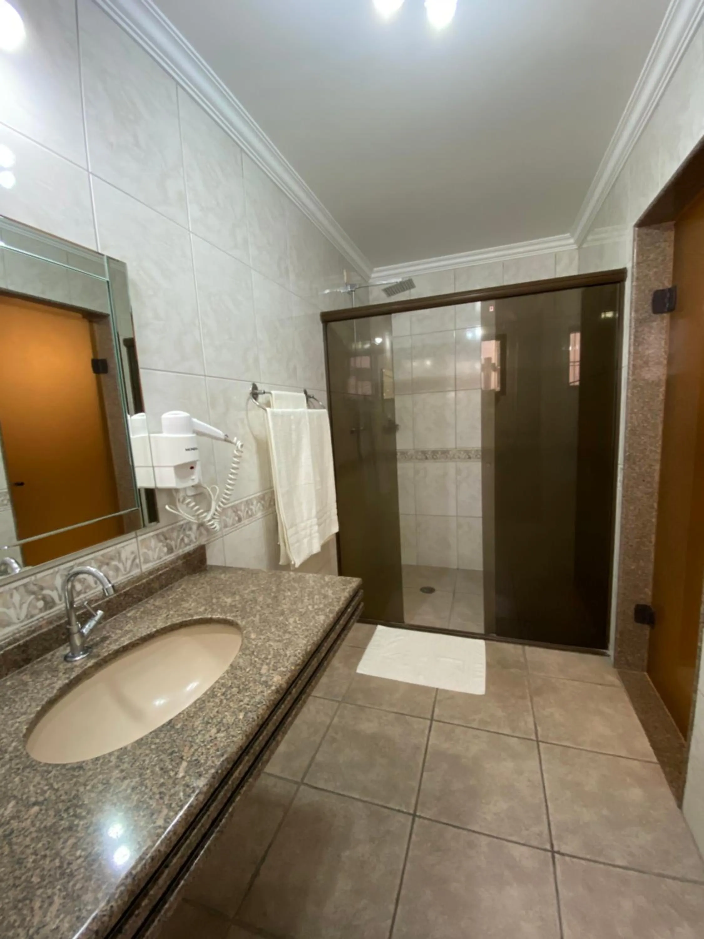 Shower in Hotel Diamante