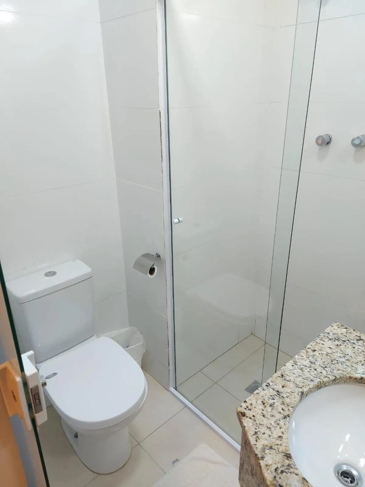 Bathroom in Colina Park Hotel