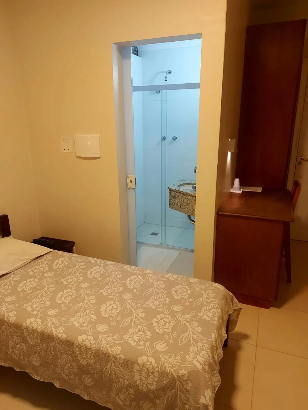 Bathroom, Bed in Colina Park Hotel