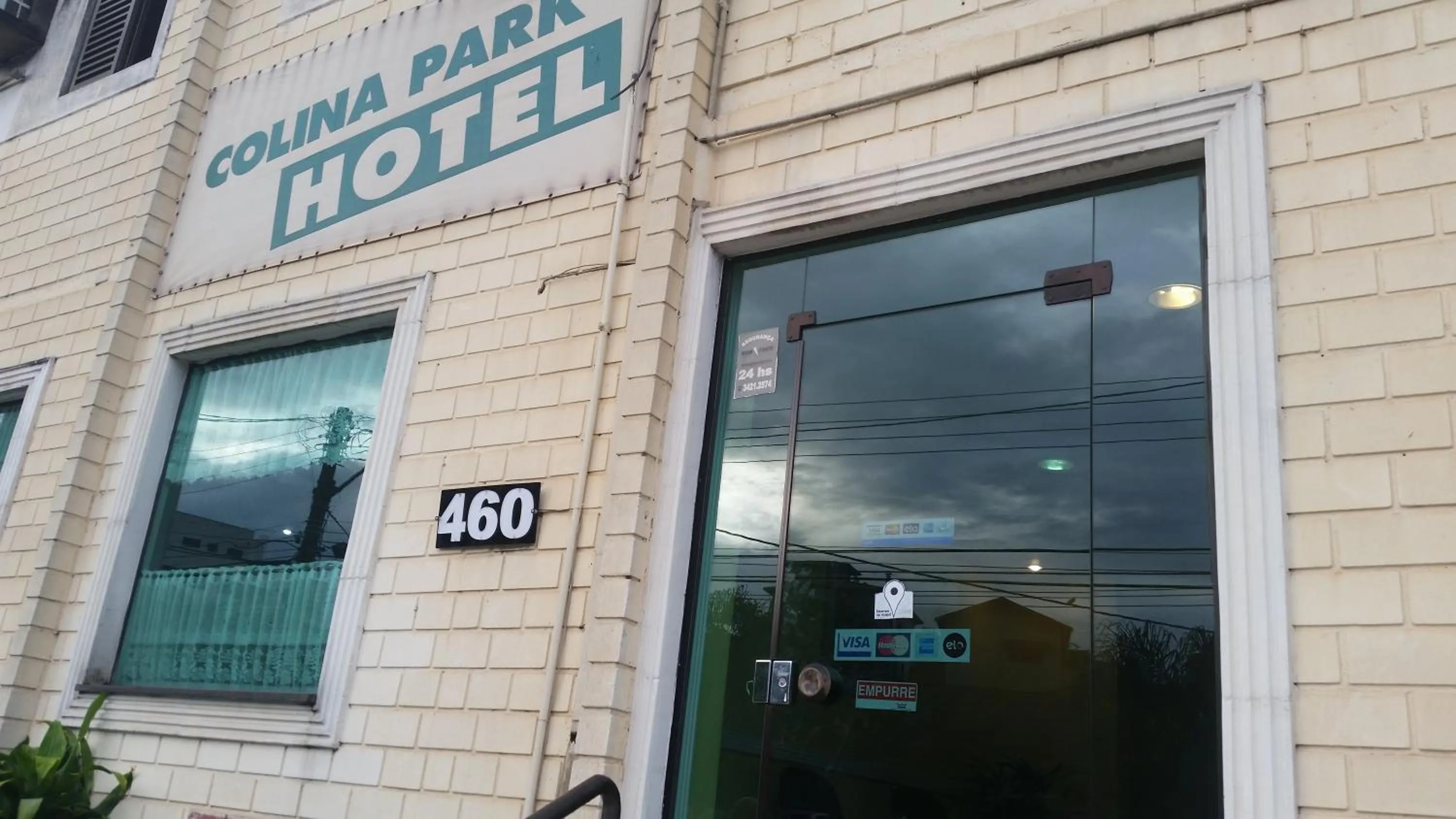 Facade/entrance in Colina Park Hotel