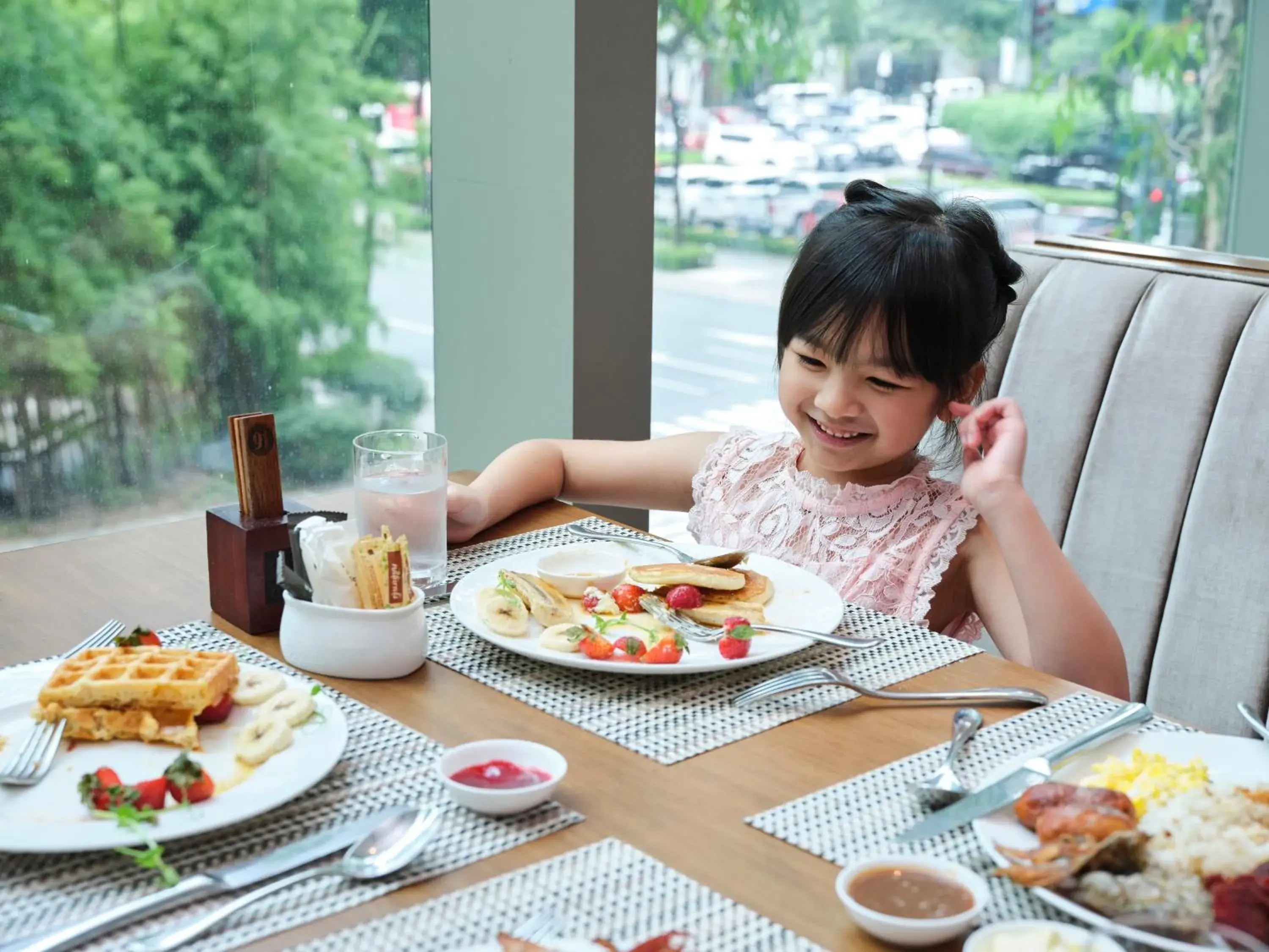 Food and drinks in Shangri-La The Fort, Manila Food and drinks in Shangri-La The Fort, Manila