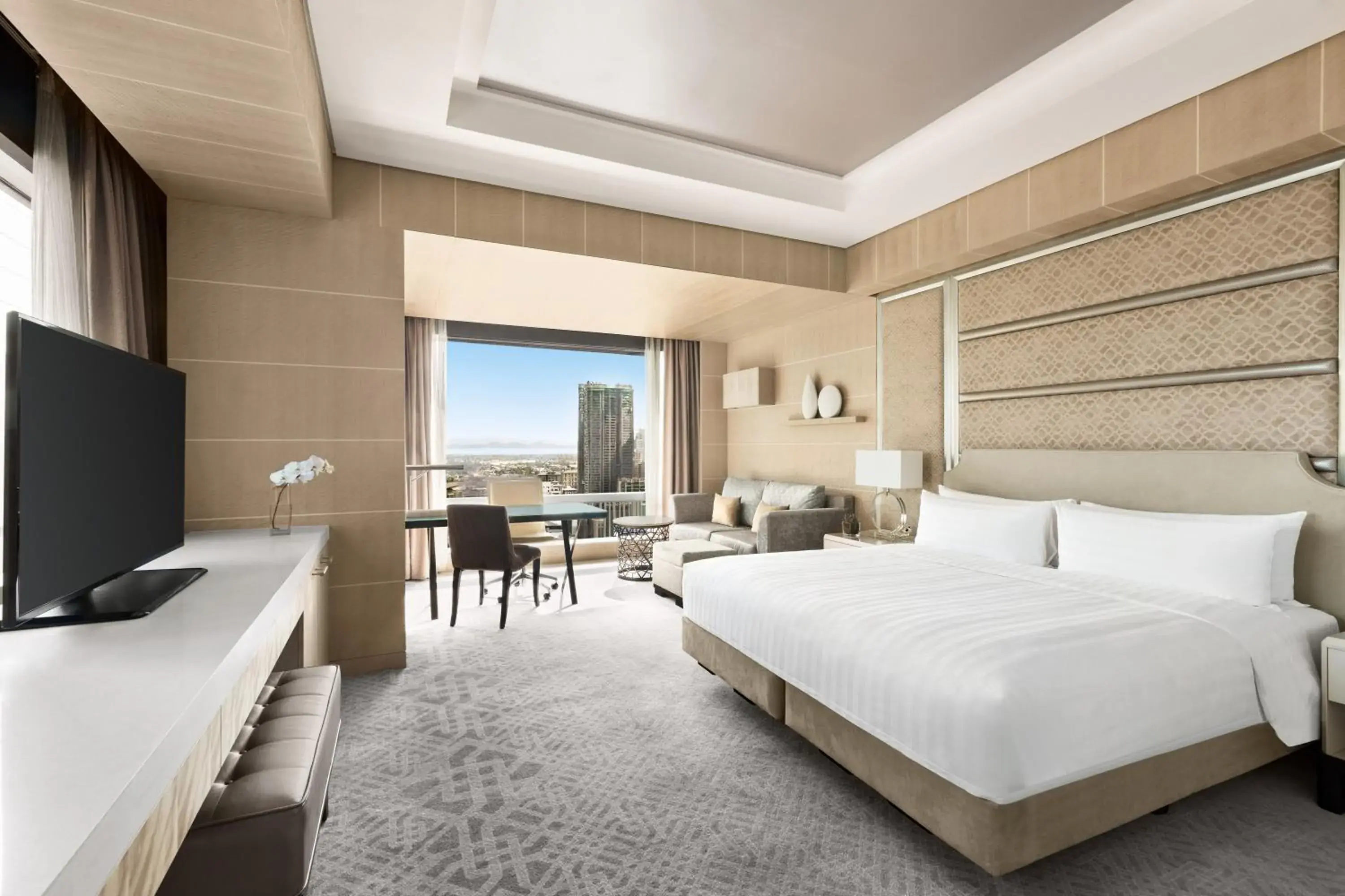 Photo of the whole room, Bed in Shangri-La The Fort, Manila Photo of the whole room, Bed in Shangri-La The Fort, Manila