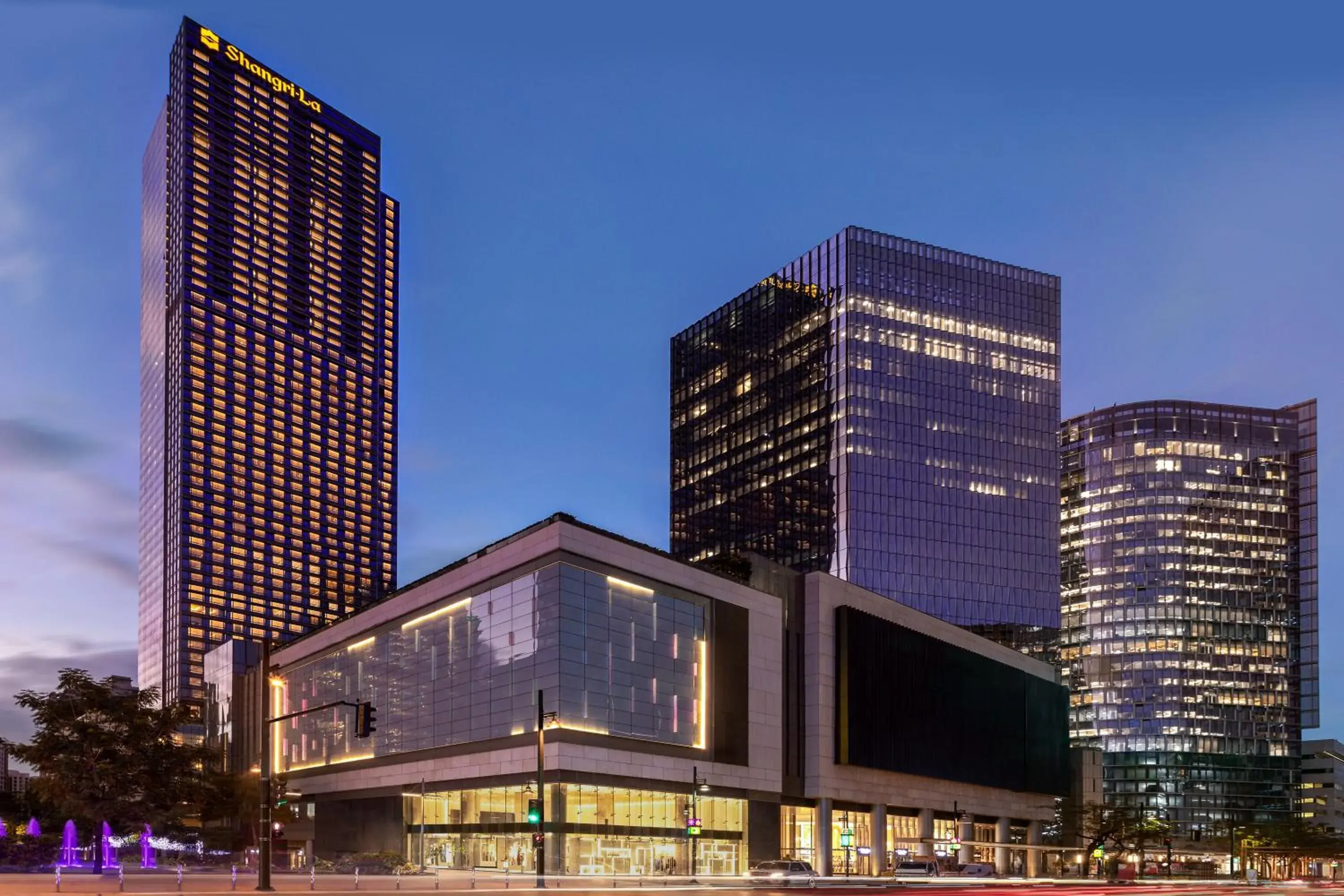 Property building in Shangri-La The Fort, Manila Property building in Shangri-La The Fort, Manila