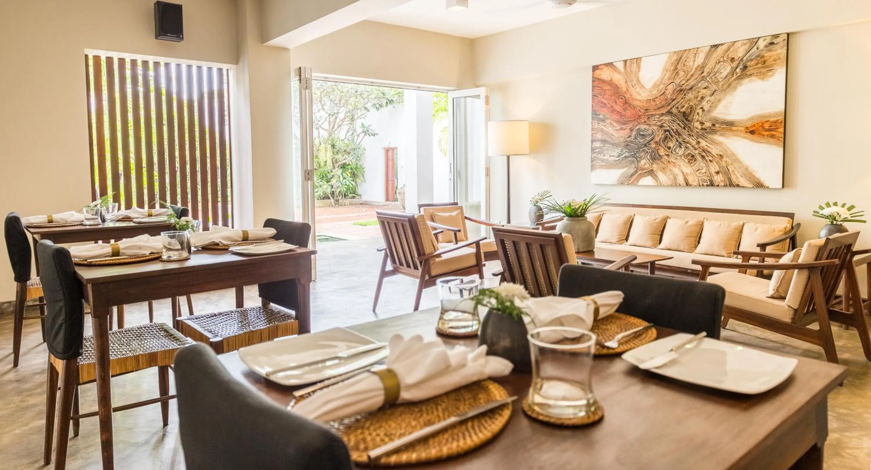 Seating area in Nyne Hotels Lake Lodge - Colombo