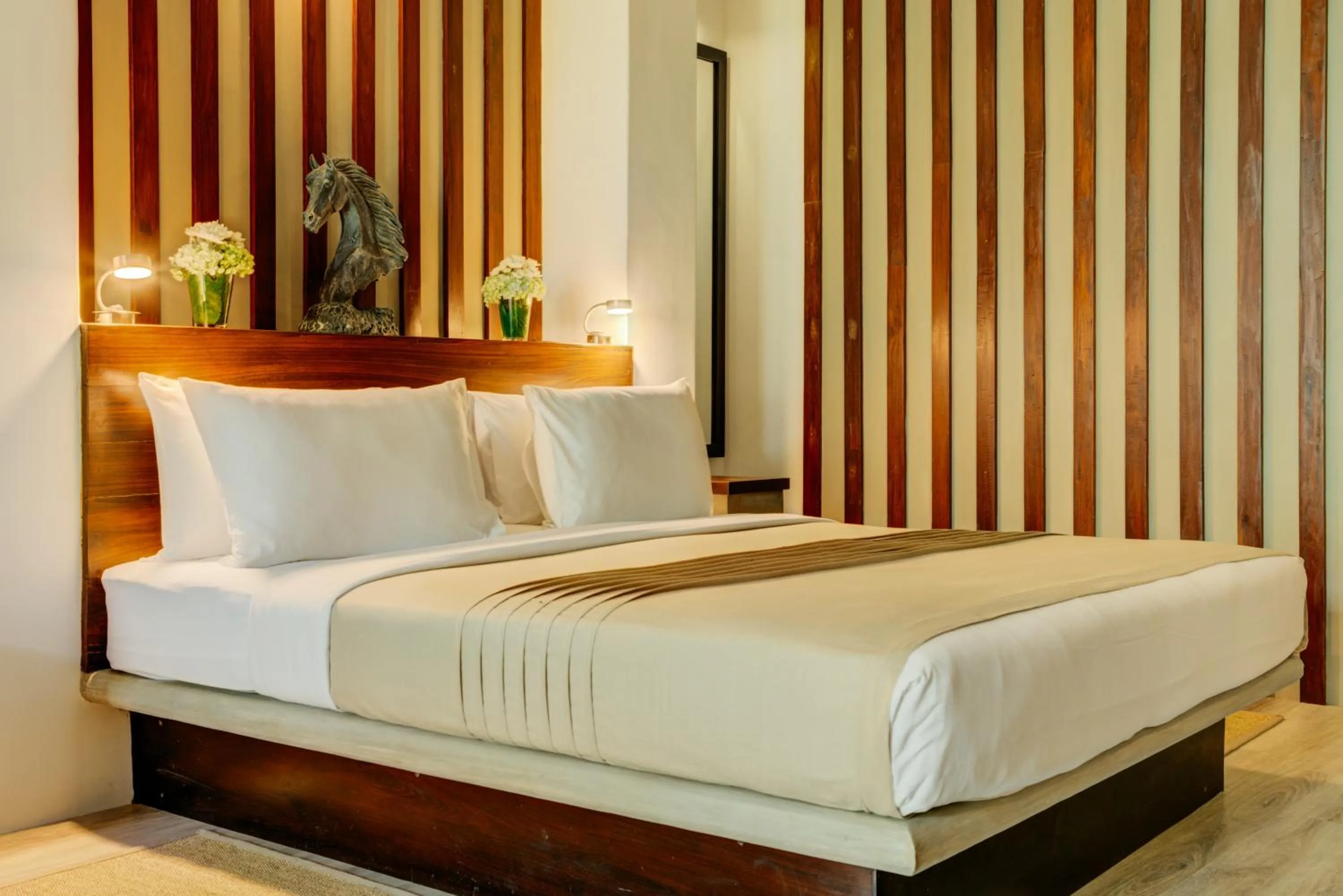 Bed in Nyne Hotels Lake Lodge - Colombo