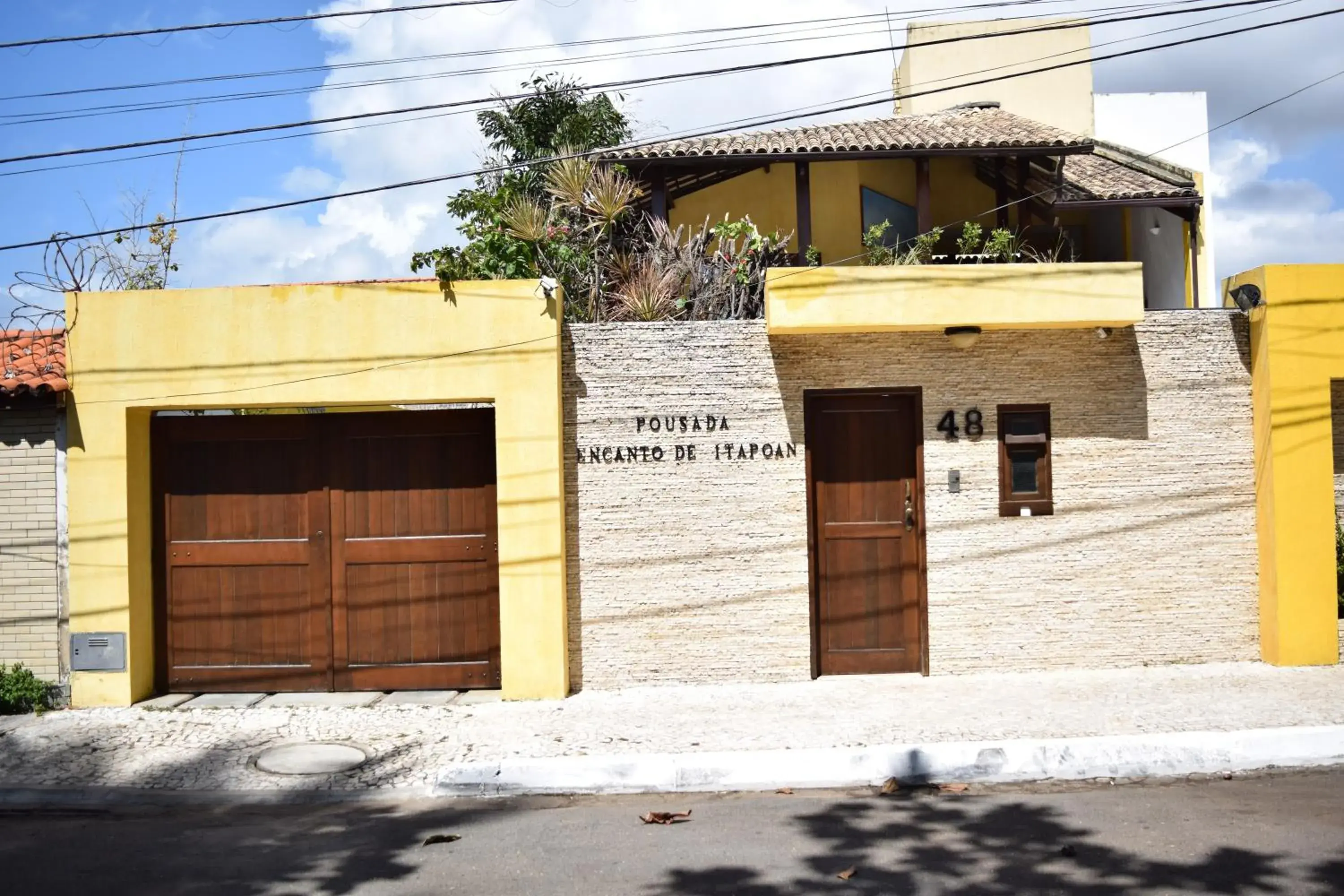 Facade/entrance in Hotel Pousada Encanto de Itapoan Facade/entrance in Hotel Pousada Encanto de Itapoan