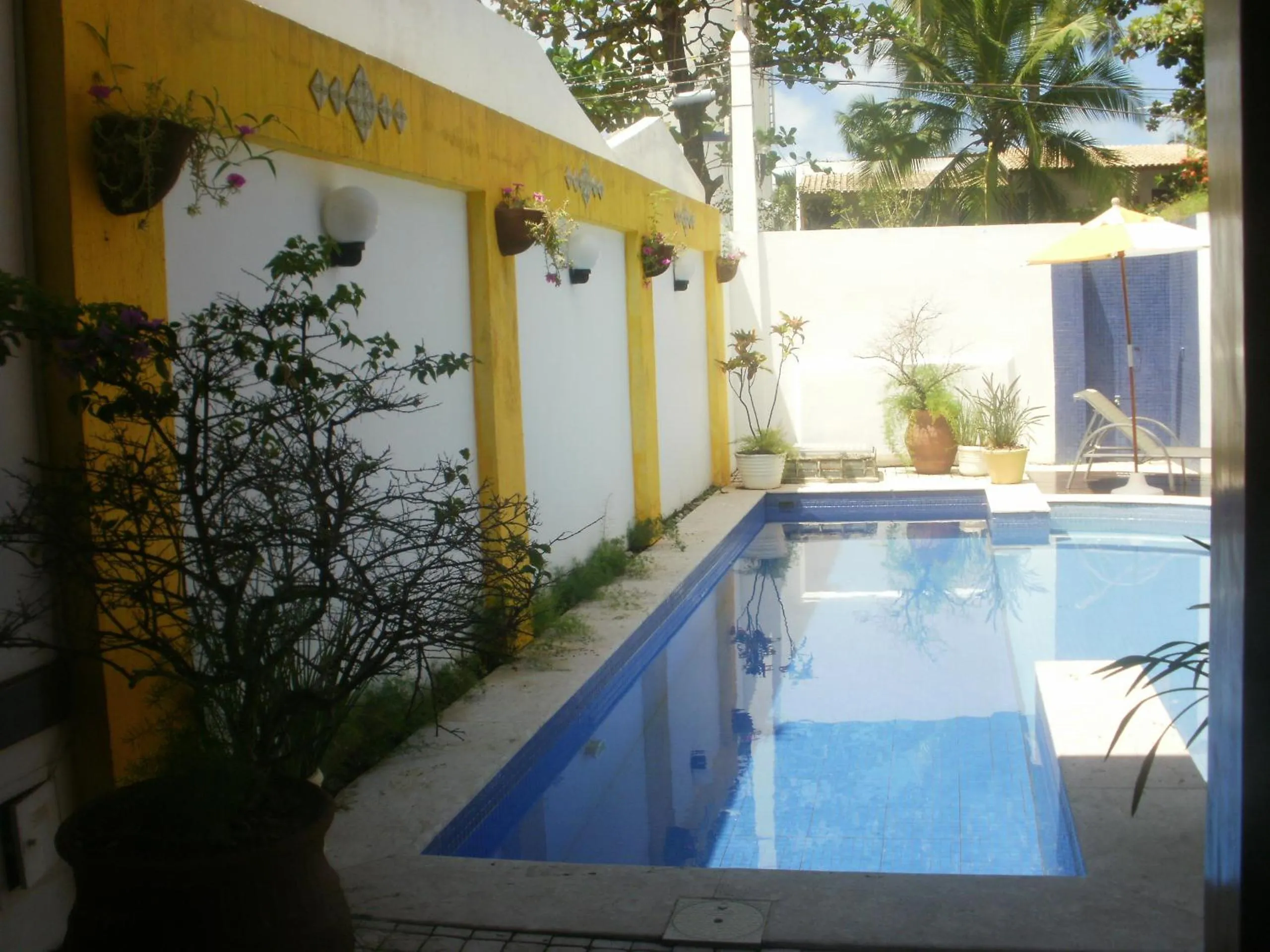 Swimming pool in Hotel Pousada Encanto de Itapoan