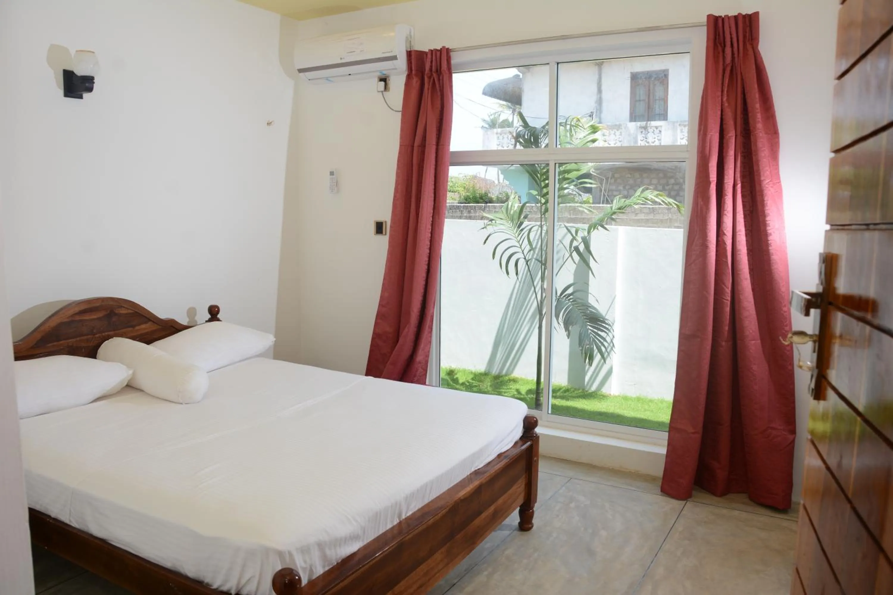 Property building, Bed in Hotel Tobiko