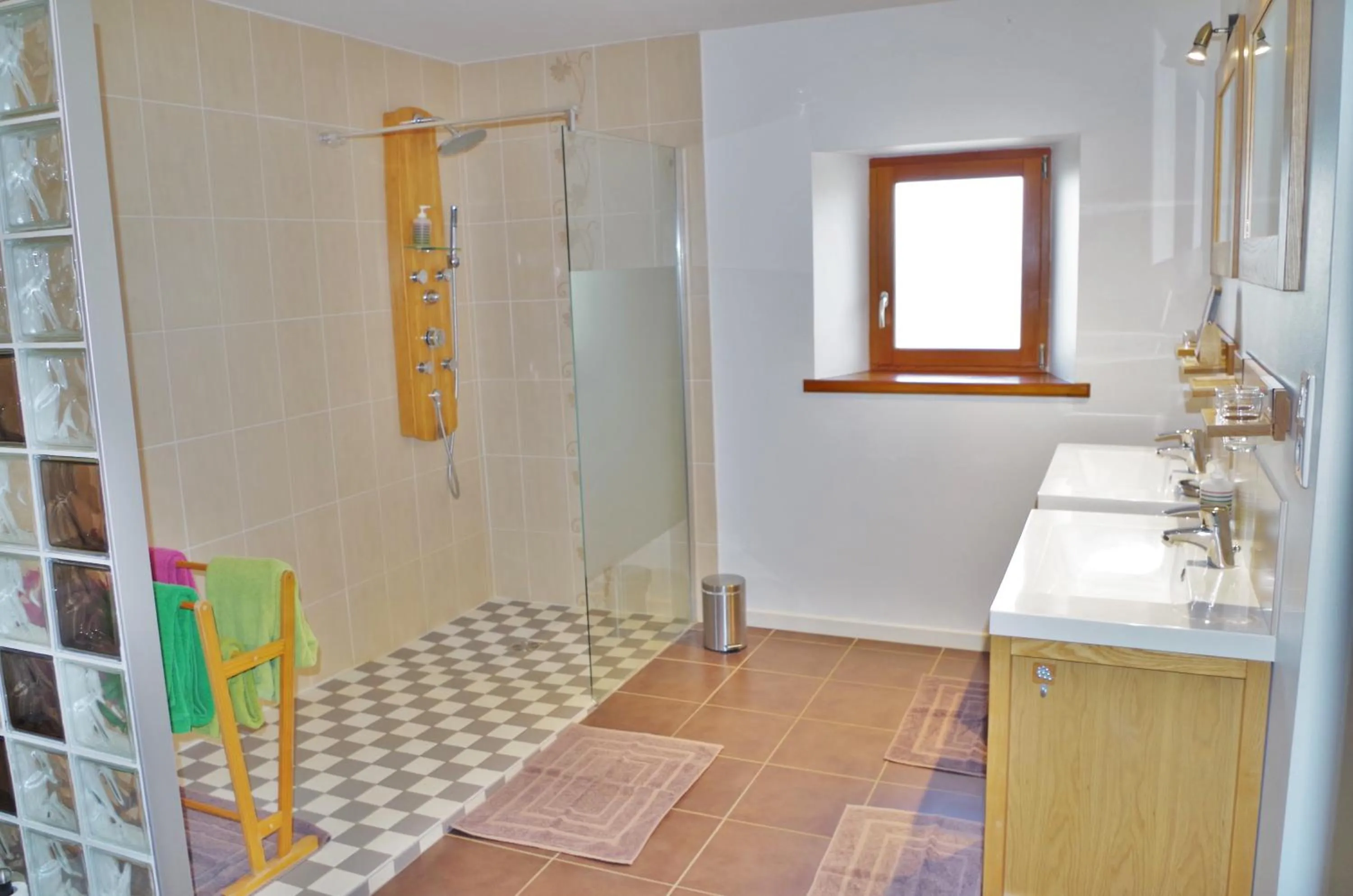 Shower in Domaine Joseph LAFARGE Wine Resort B&B