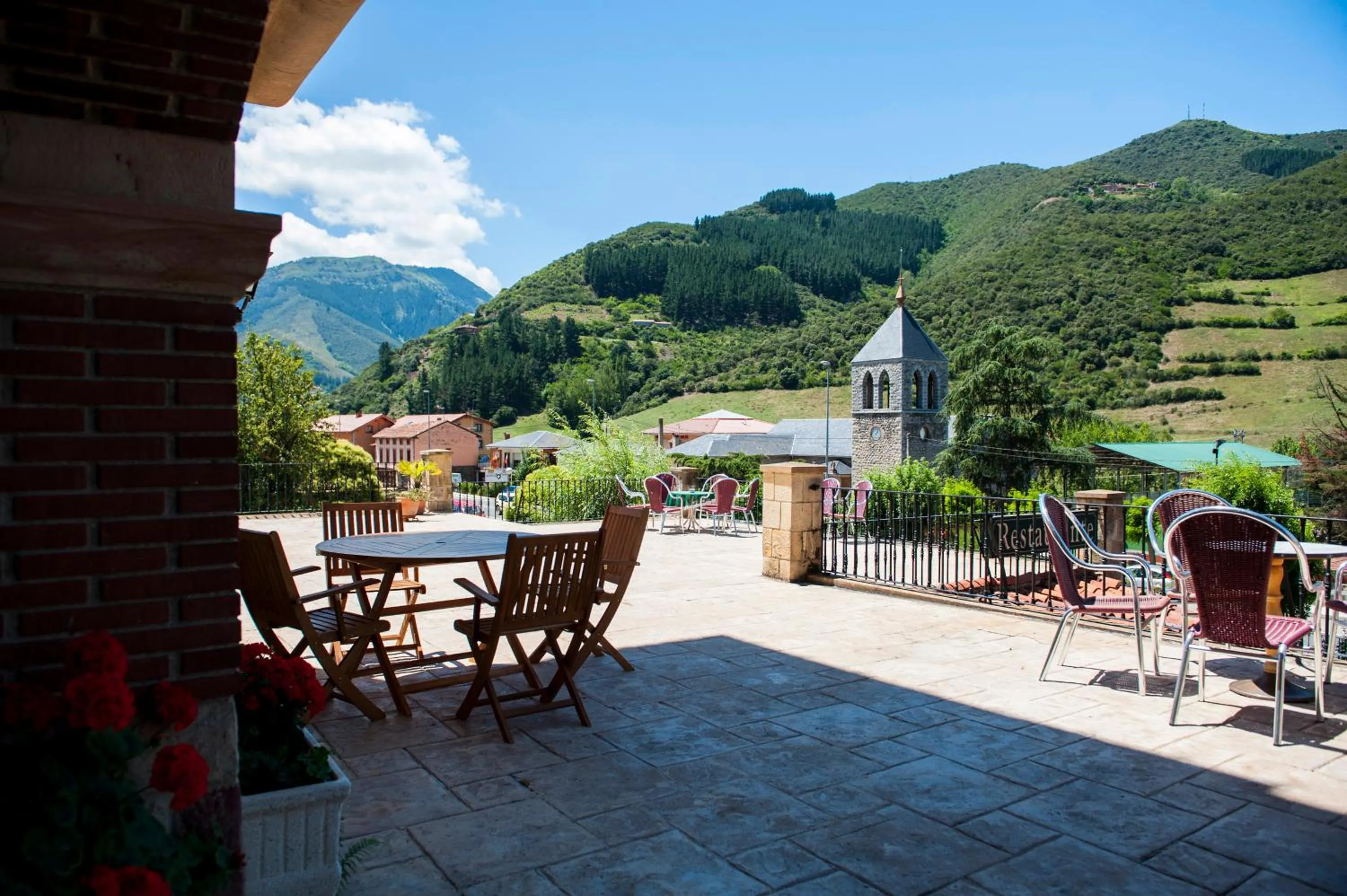 Facade/entrance in Hotel Infantado