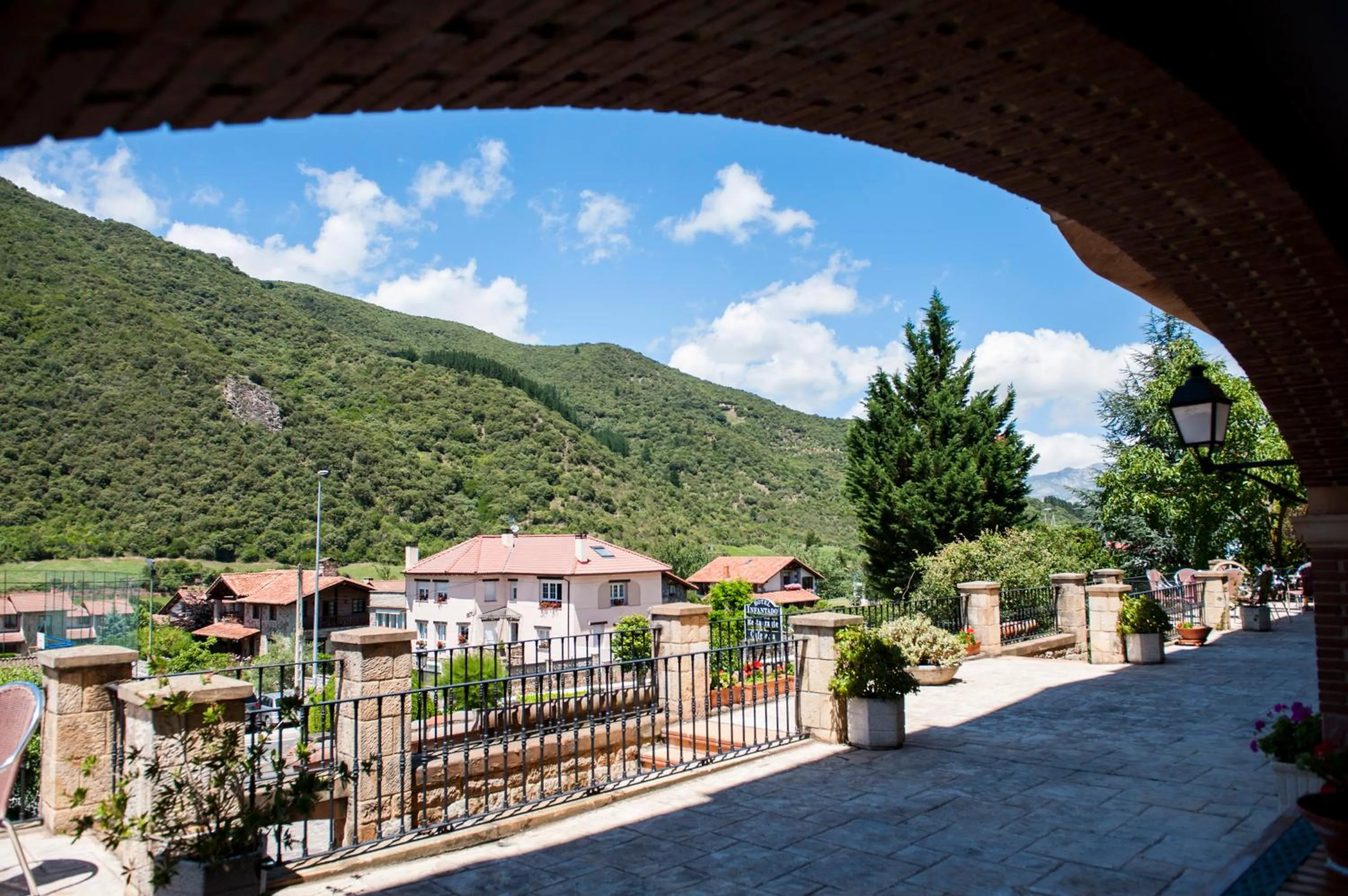 Facade/entrance in Hotel Infantado
