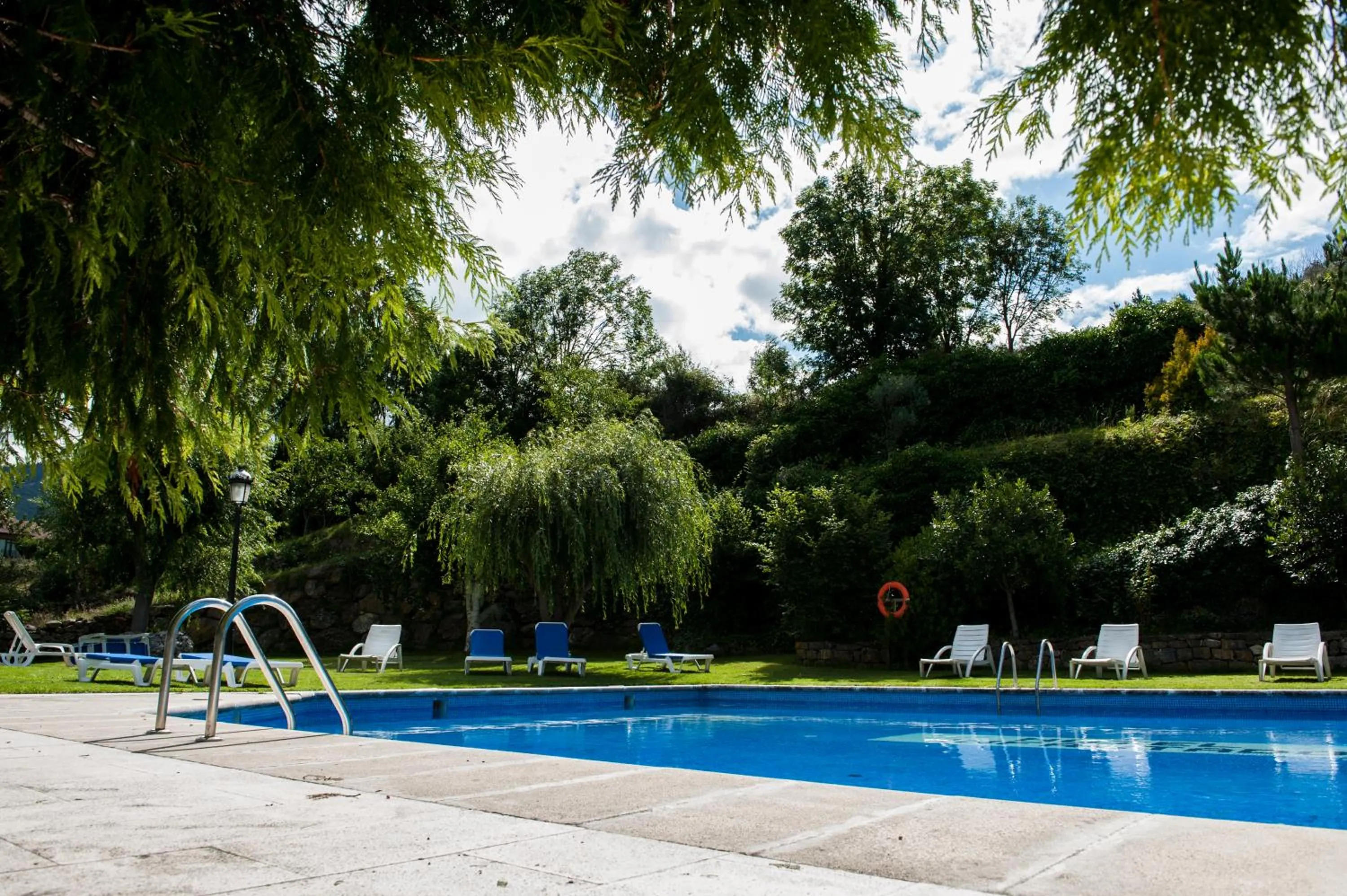 Swimming pool in Hotel Infantado