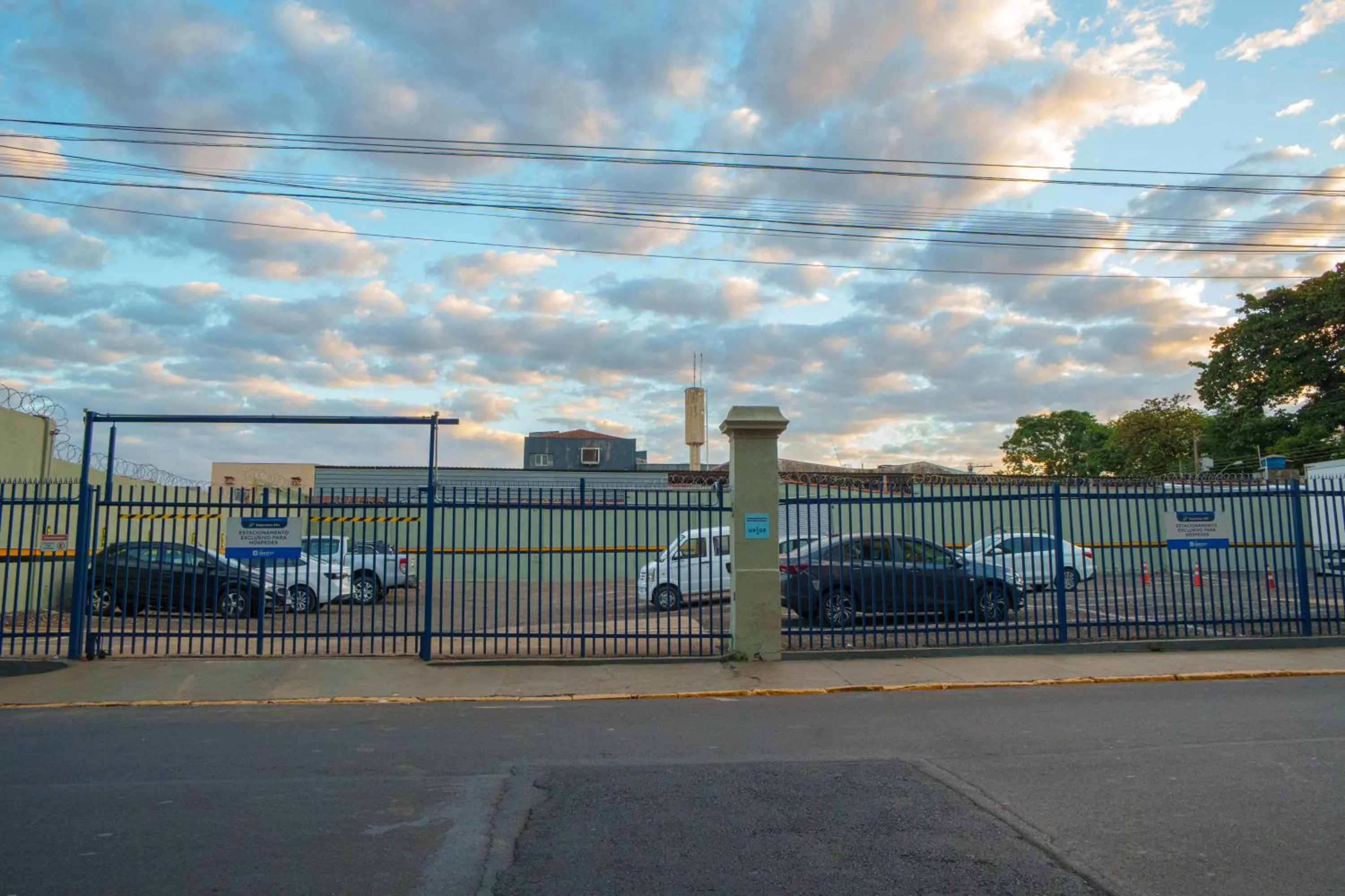 Parking in Hotel Dan Inn Ribeirão Preto By Nacional Inn