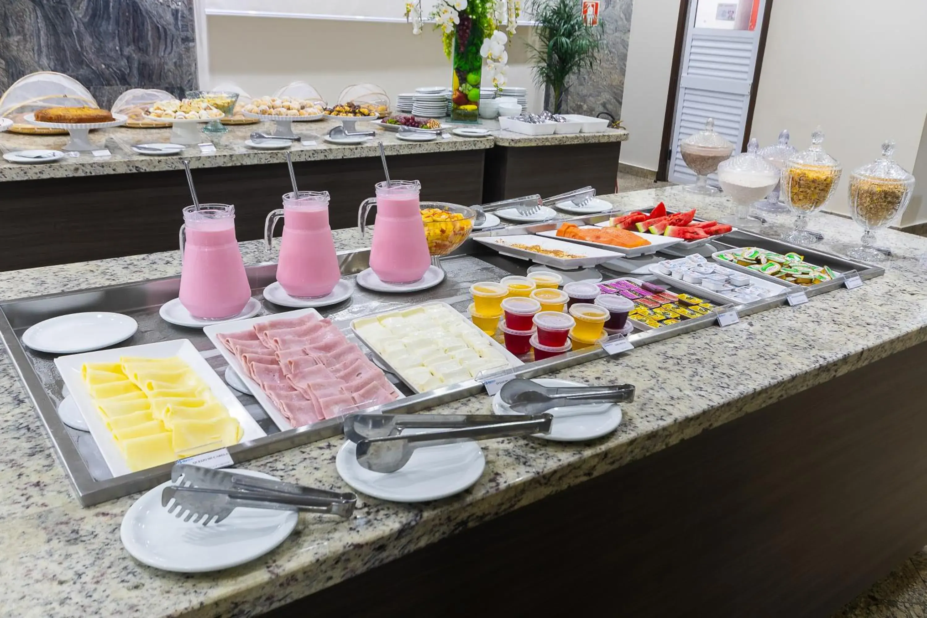 Breakfast in Hotel Dan Inn Ribeirão Preto By Nacional Inn Breakfast in Hotel Dan Inn Ribeirão Preto By Nacional Inn