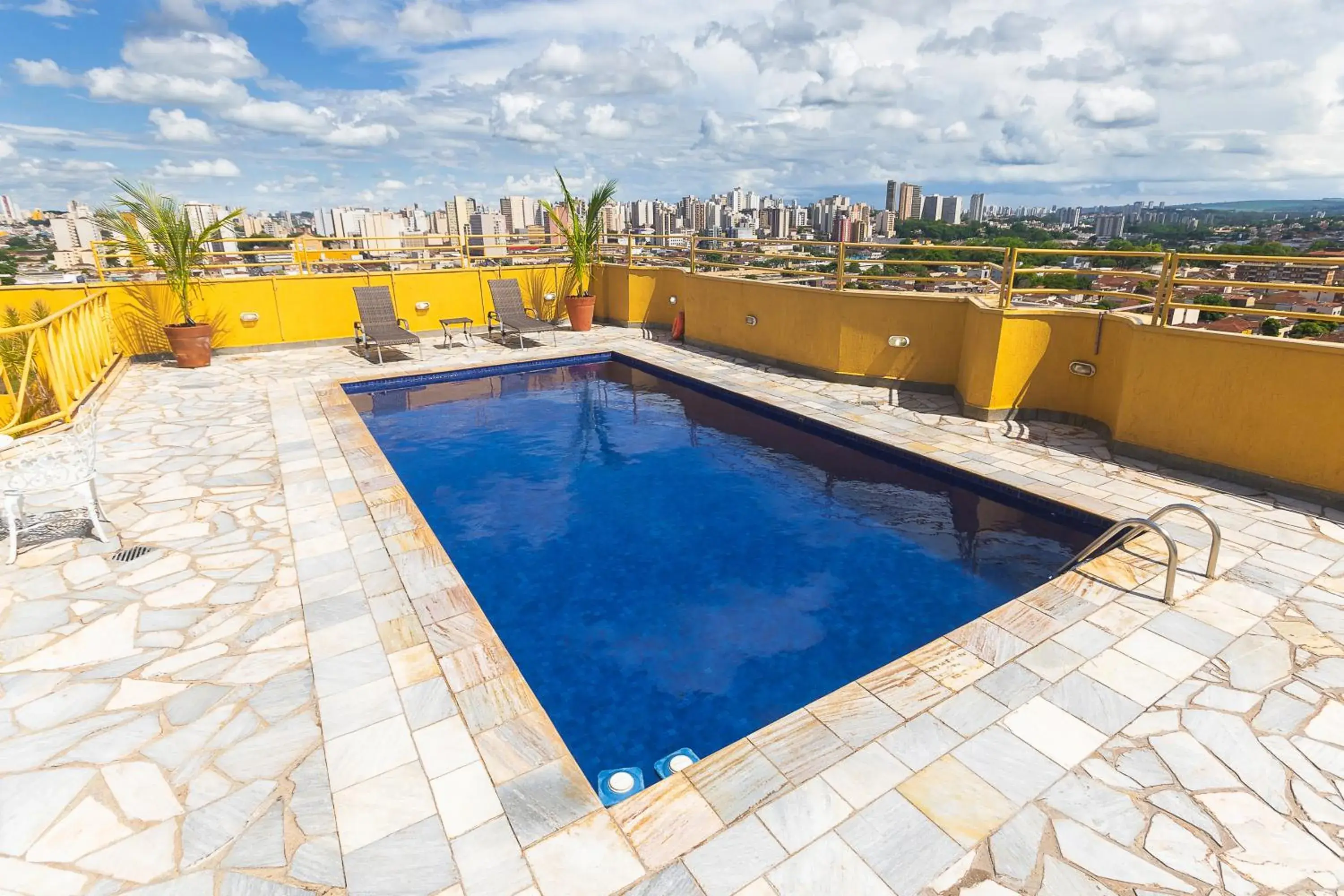Pool view in Hotel Dan Inn Ribeirão Preto By Nacional Inn Pool view in Hotel Dan Inn Ribeirão Preto By Nacional Inn