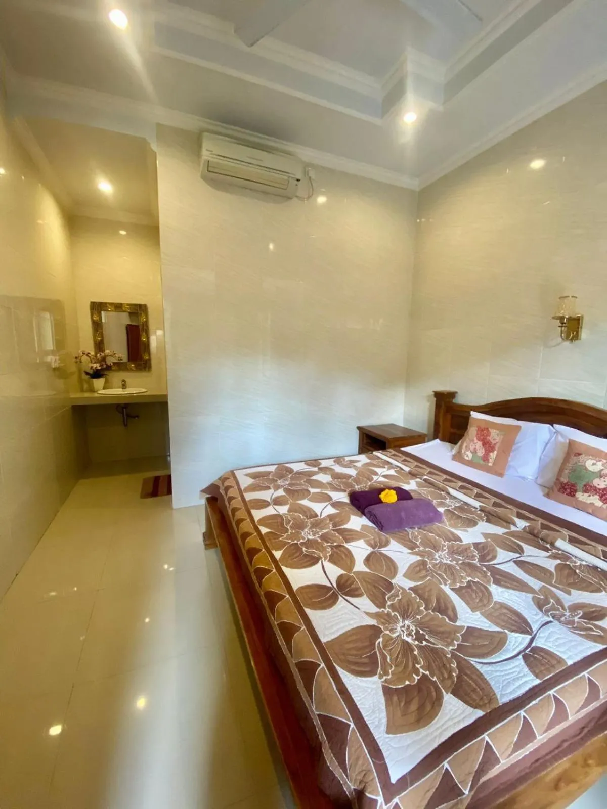 Photo of the whole room, Bed in Rumah Ary Homestay & Spa