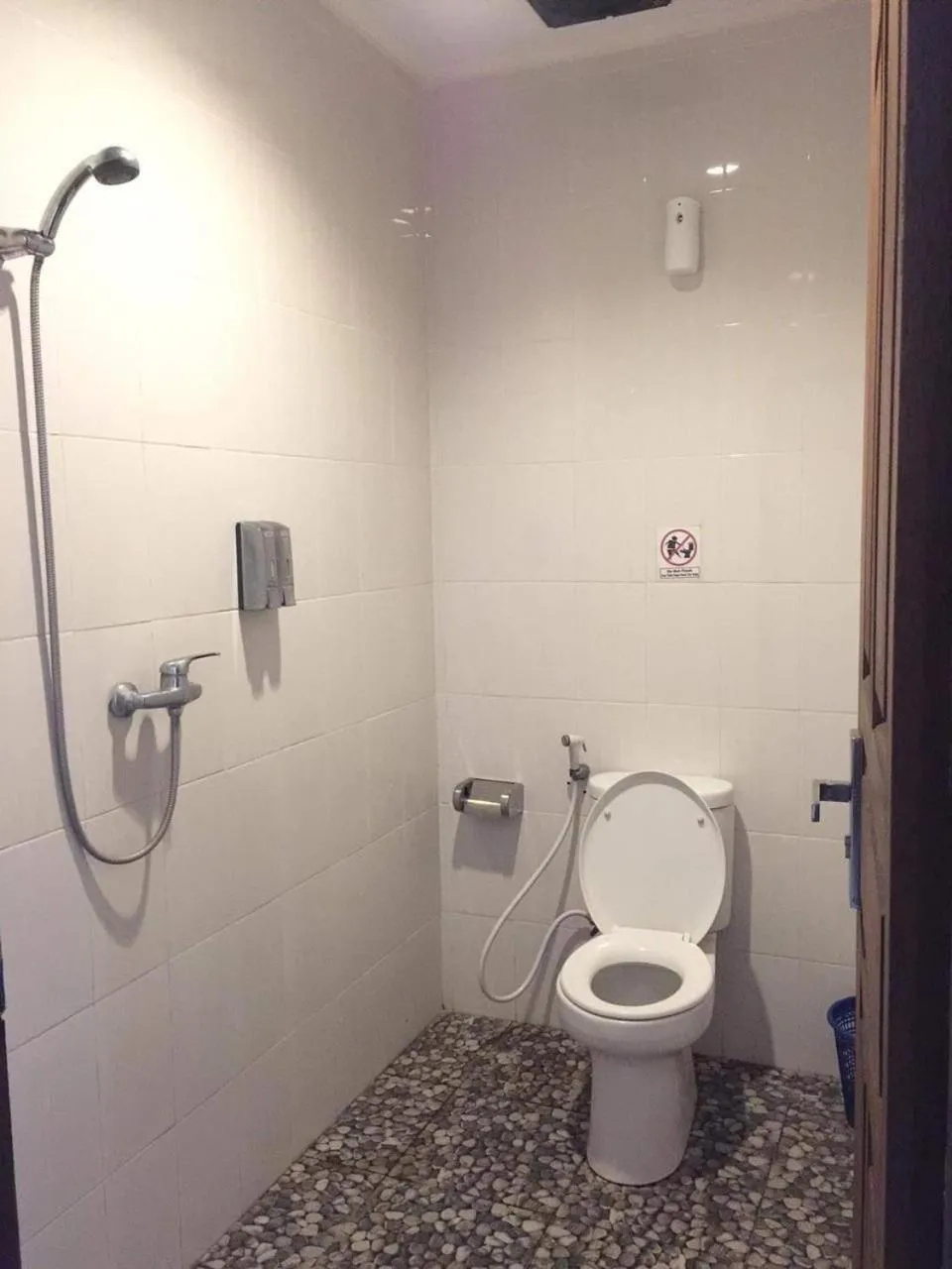 Shower in Rumah Ary Homestay & Spa